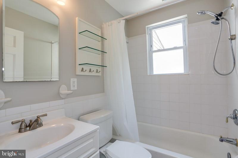 BRANDON VILLAGE - Residential Lease