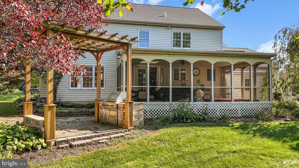 Photo of 1 Meadowbrook Lane, Lititz, PA 17543 (MLS # PALA2041860)