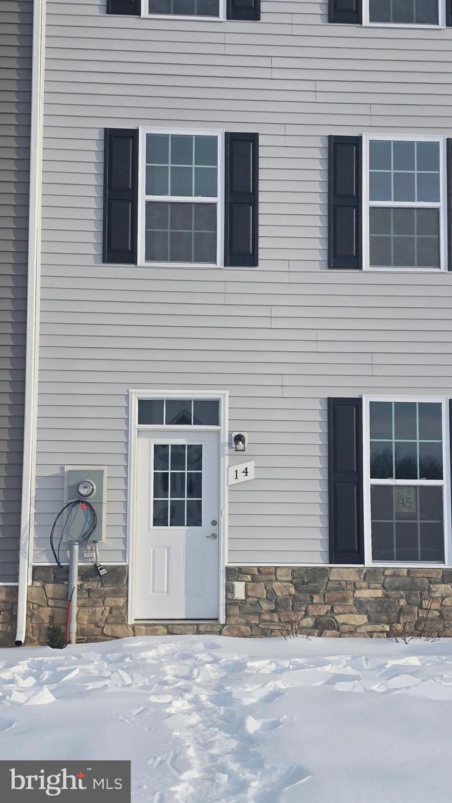 BRAND NEW LUXURY TOWNHOME IN ROCKY RIDGE – JEFFERSON COUNTY

✔ Available February 14 (Valentine’s Day!)

Blinds and ceiling fans will be installed prior to move-in. 🏢 Expansive Lower-Level Room with Full Bath — Perfect as a 4th Bedroom, Guest Suite, Home Office, Gym, or Flex Space

📍 Location, Location, Location!

Welcome to Rocky Ridge! This oversized luxury townhome is ideally located just off Route 9 and Charles Town Road, offering effortless access to major commuter routes in every direction while nestled in a small community on a quiet dead-end street.

✨ Over 2,000+ Sq. Ft. of Modern Living Space

🛏 3 Bedrooms + Large Lower-Level Bonus Room
🛁 3 Full Bathrooms & 1 Half Bath
🧺 Full-Size Washer & Dryer Included (Convenient Upper-Level Laundry)
🏡 Dual Primary Suites with Private Ensuite Bathrooms
🏢 Expansive Lower-Level Room with Full Bath — Perfect as a 4th Bedroom, Guest Suite, Home Office, Gym, or Flex Space
🍽 Spacious Open-Concept Floor Plan
🍳 Granite Countertops & Soft-Close Cabinetry
🔌 All Stainless Steel GE Appliances
📏 9-Foot Ceilings Throughout
🪵 Luxury Vinyl Plank Flooring (Carpet in bedrooms & stairs)
🚗 2 Private Assigned Parking Spaces Directly in Front of the Home
🚙 Additional Overflow Parking Available

Blinds and ceiling fans will be installed prior to move-in.

📍 Location, Location, Location!

• Minutes to Martinsburg VA Medical Center
• 50 minutes to Dulles International Airport (IAD)
• 30 minutes to Leesburg, VA
• 35 minutes to Frederick, MD
• 35 minutes to Hagerstown, MD
• 35 minutes to Winchester, VA

Perfect for commuters needing quick access to Northern Virginia, Maryland, and surrounding areas.

📅 Rental Details

✔ Available February 14 (Valentine’s Day!)
✔ Minimum 12-Month Lease
✔ Tenant Pays All Utilities

This home offers flexibility, luxury finishes, commuter convenience, and generous living space — ideal for families, remote professionals, or multi-generational living.