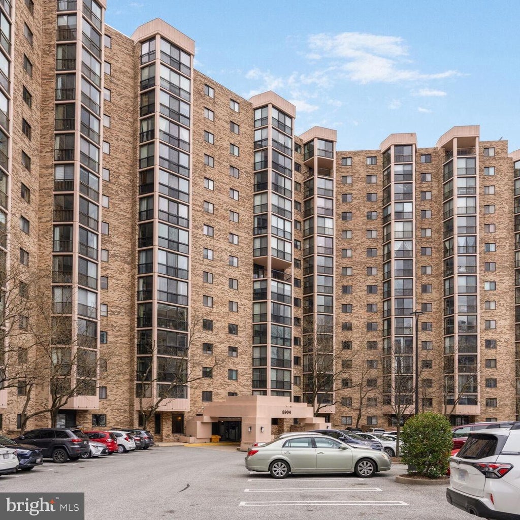 Photo of 5904 Mount Eagle Dr #107, ALEXANDRIA, VA 22303 (MLS # VAFX2348456)