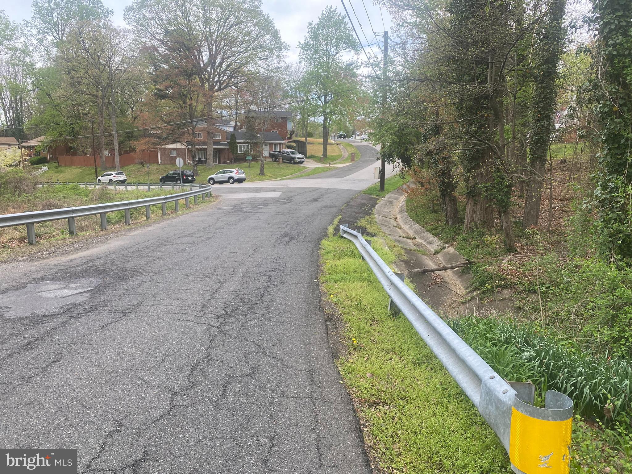 5202 WOODLAND BOULEVARD