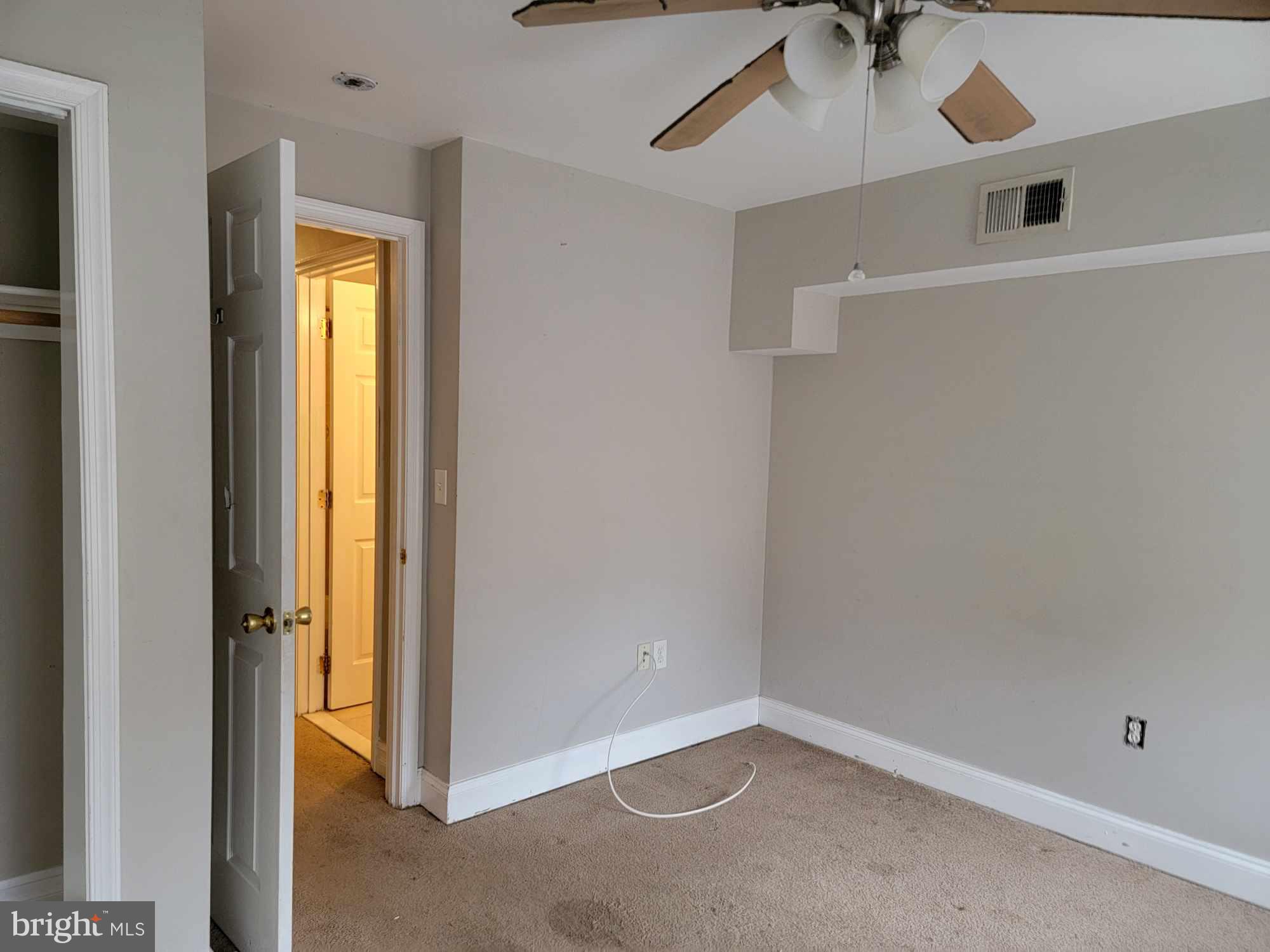 HOLLINS MARKET - Residential