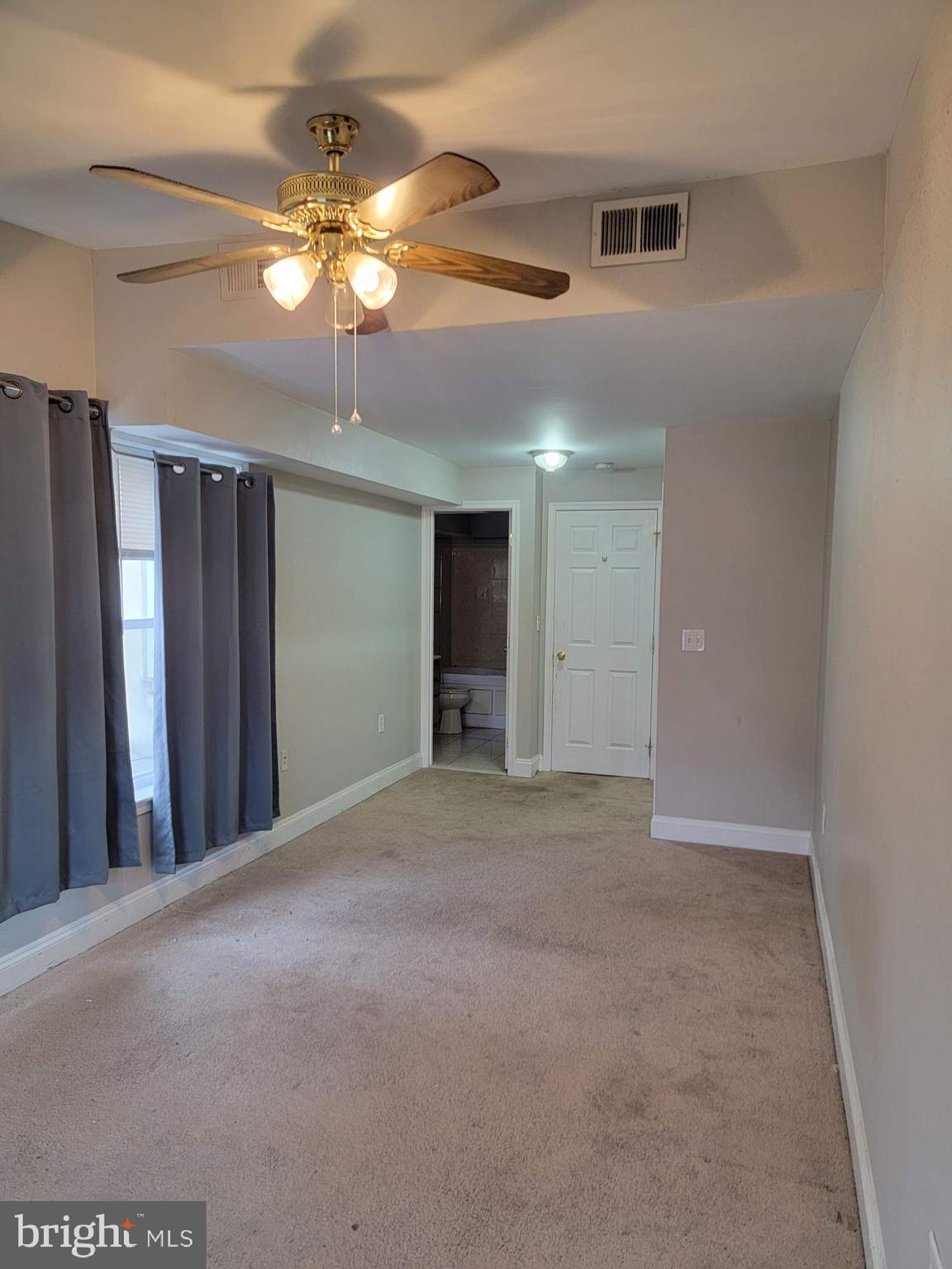 HOLLINS MARKET - Residential