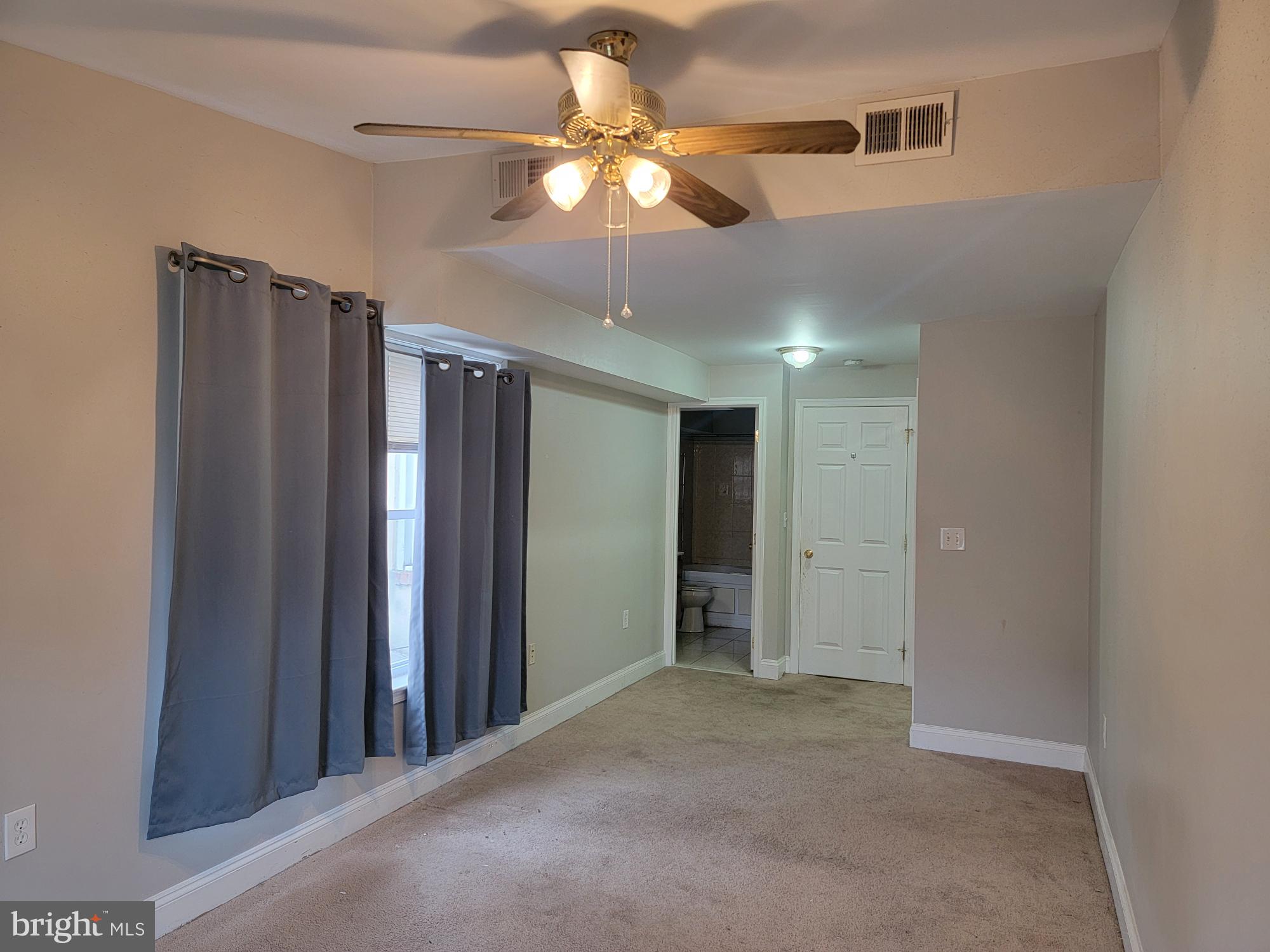 HOLLINS MARKET - Residential