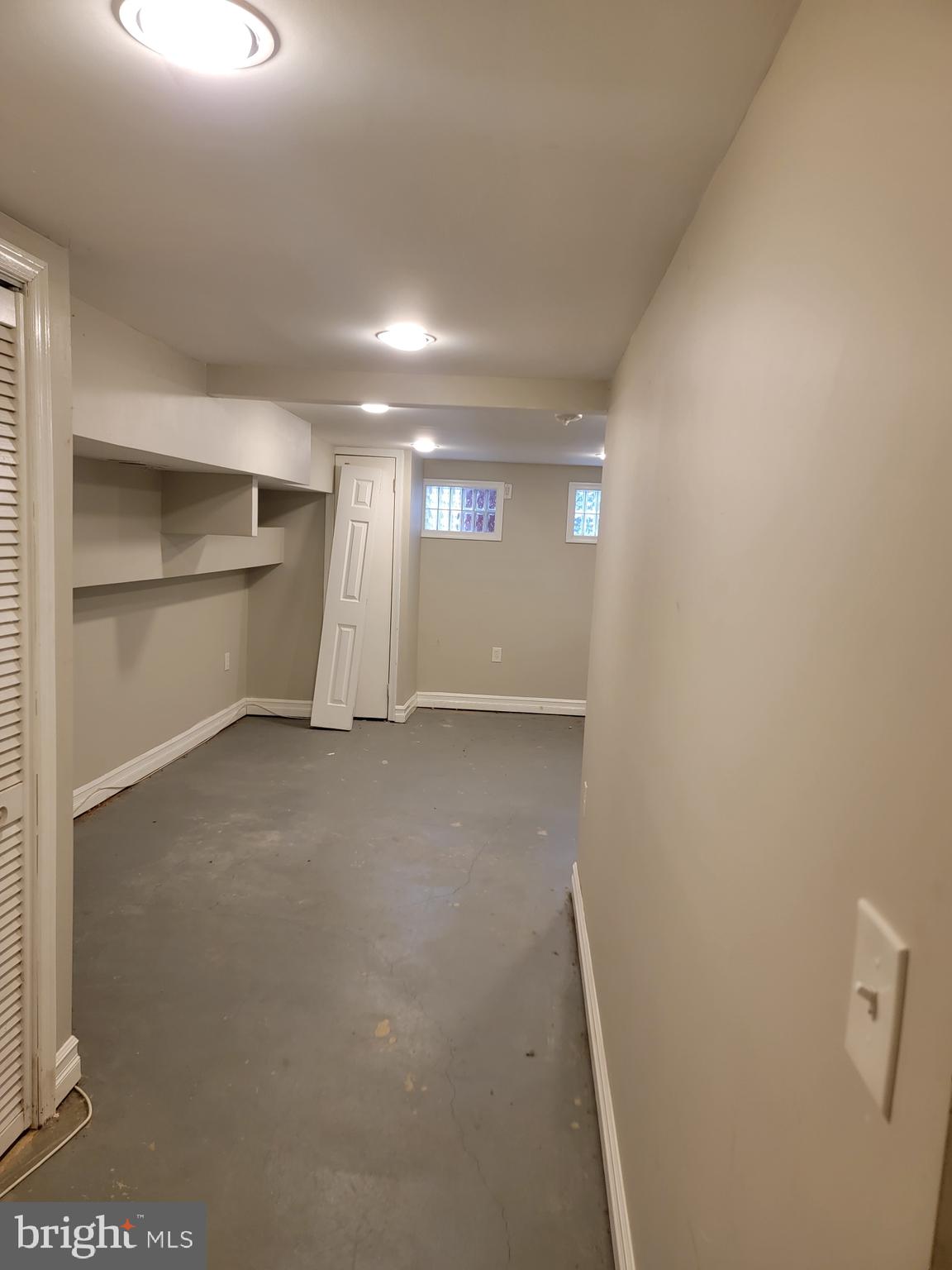 HOLLINS MARKET - Residential