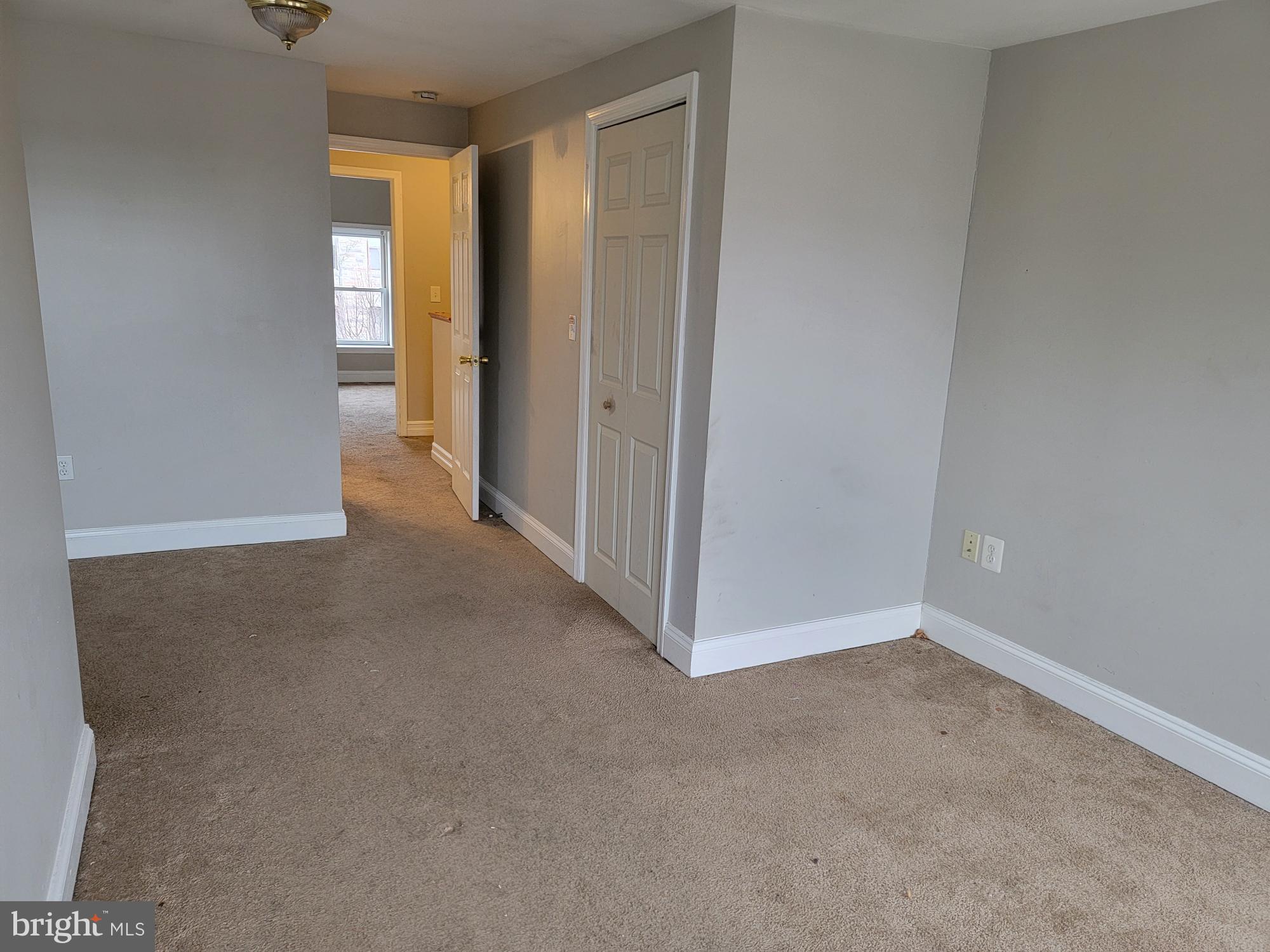 HOLLINS MARKET - Residential