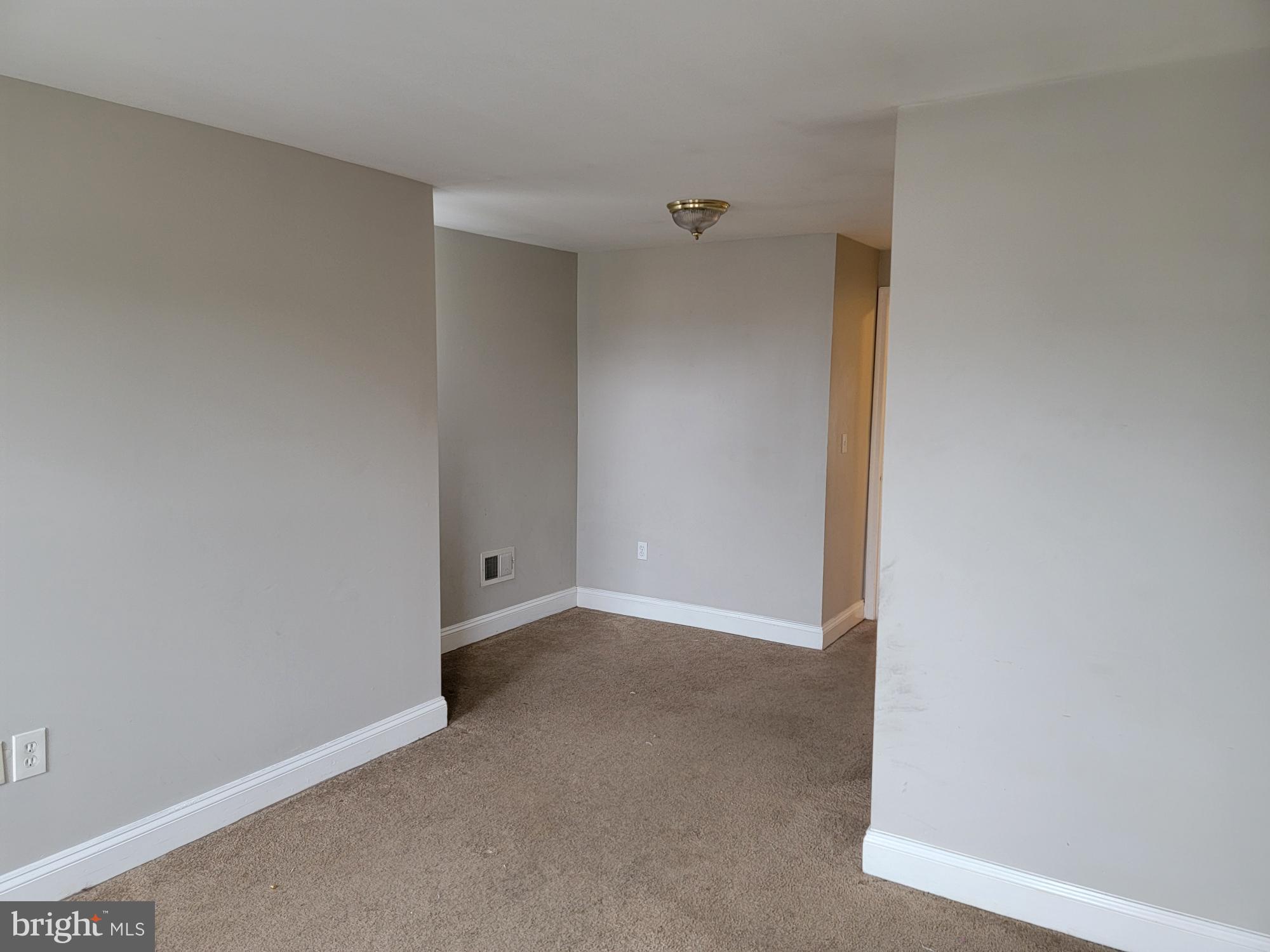 HOLLINS MARKET - Residential