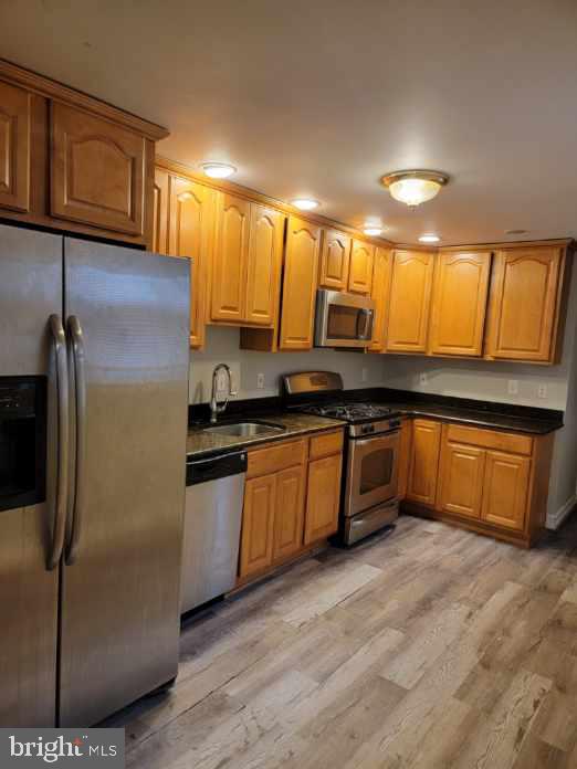 HOLLINS MARKET - Residential