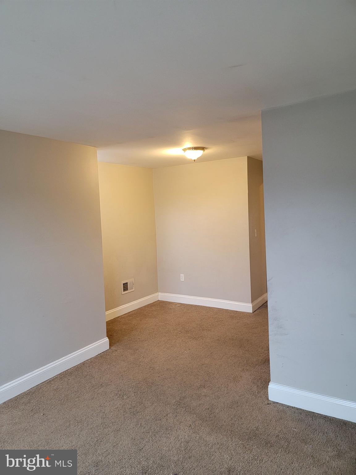 HOLLINS MARKET - Residential