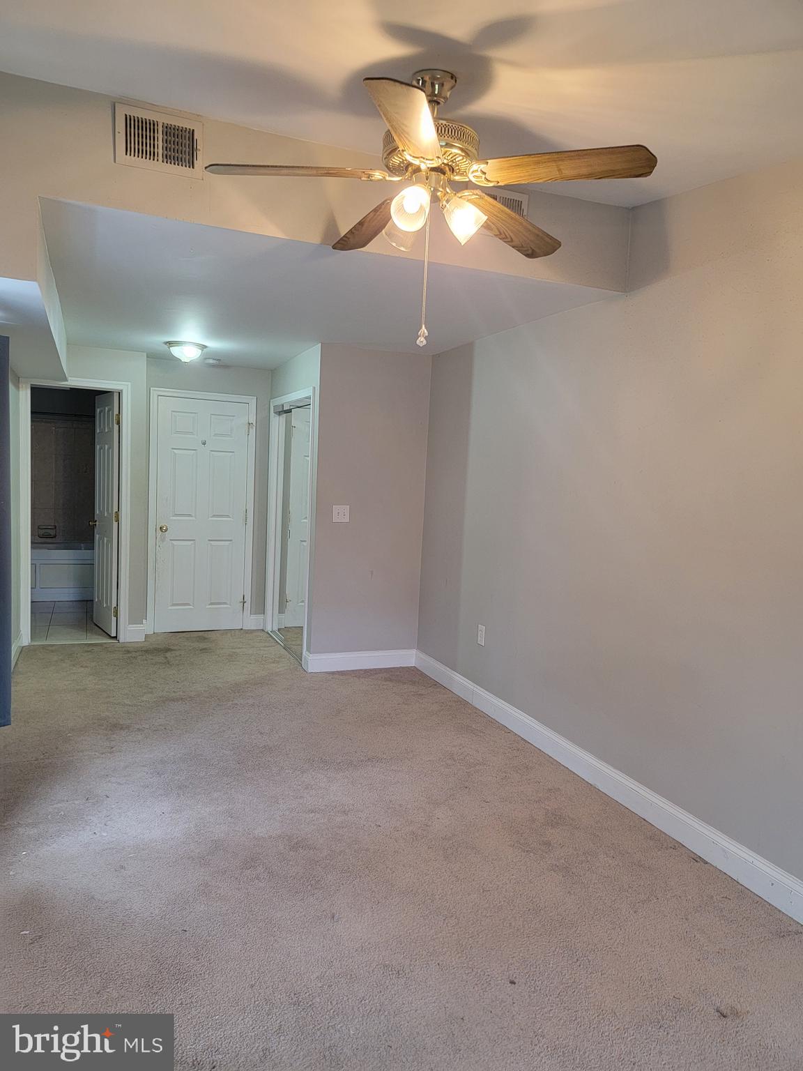 HOLLINS MARKET - Residential