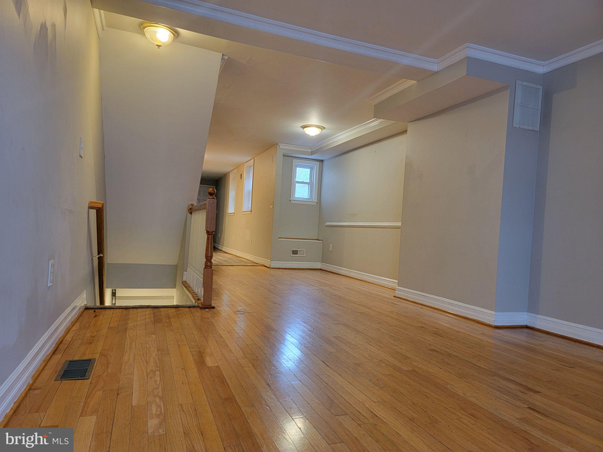 HOLLINS MARKET - Residential