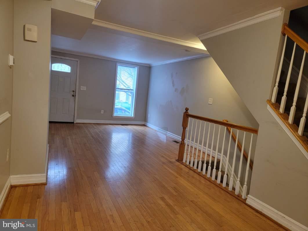 HOLLINS MARKET - Residential