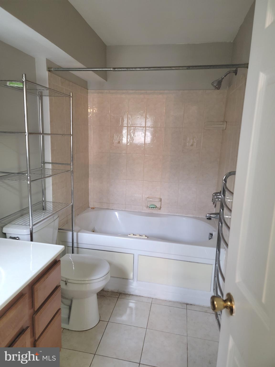 HOLLINS MARKET - Residential