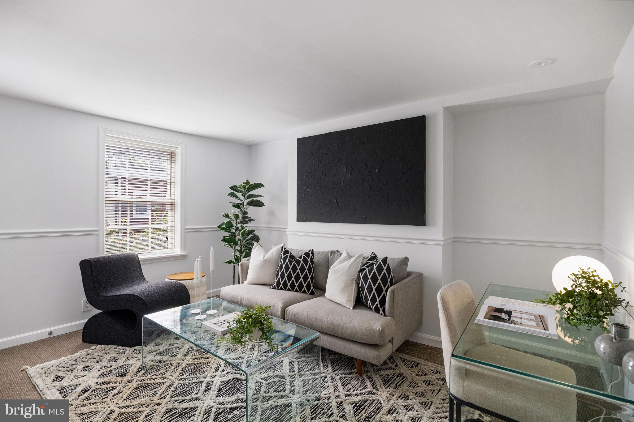 QUEEN VILLAGE - Residential