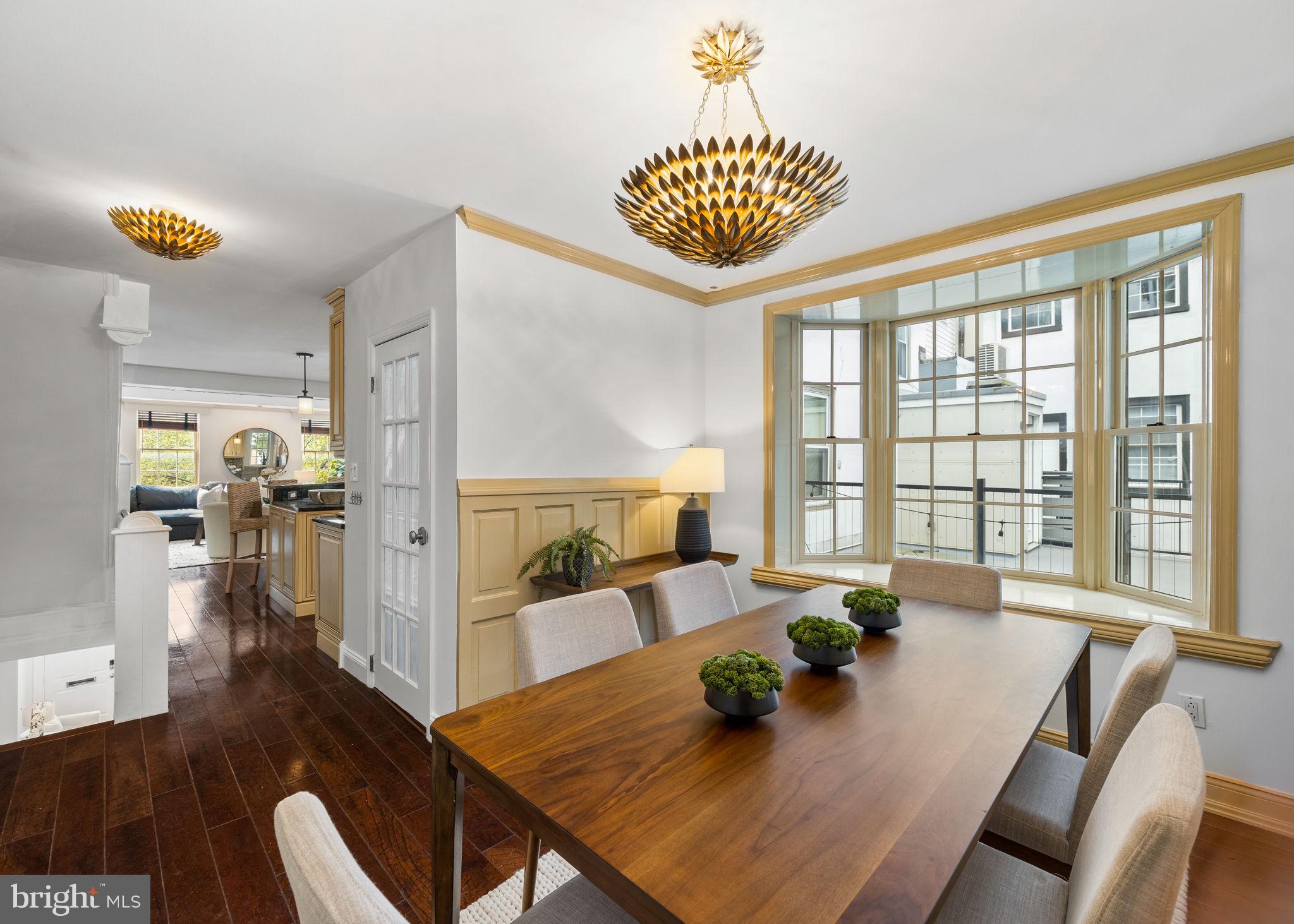 QUEEN VILLAGE - Residential