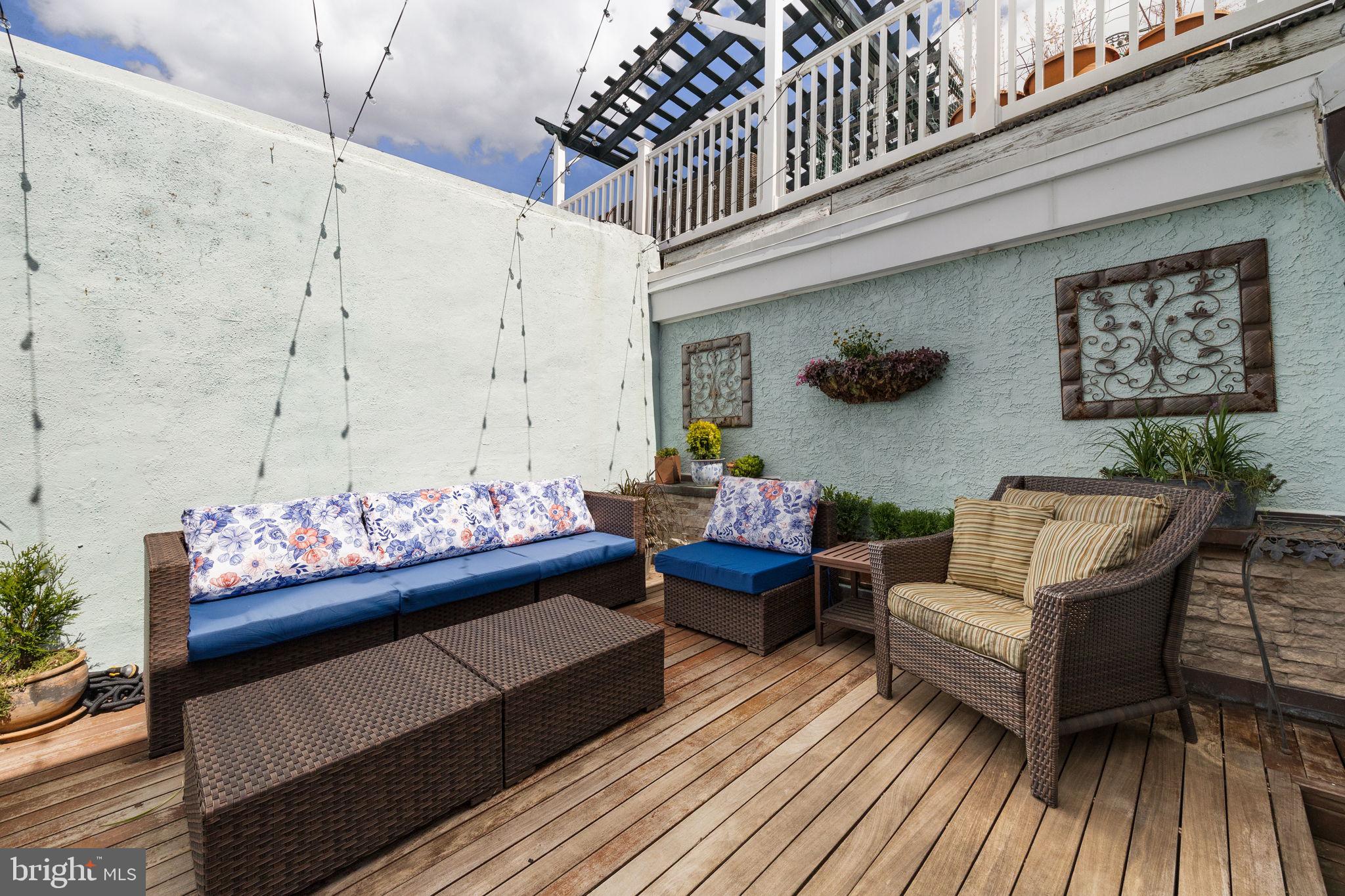 QUEEN VILLAGE - Residential