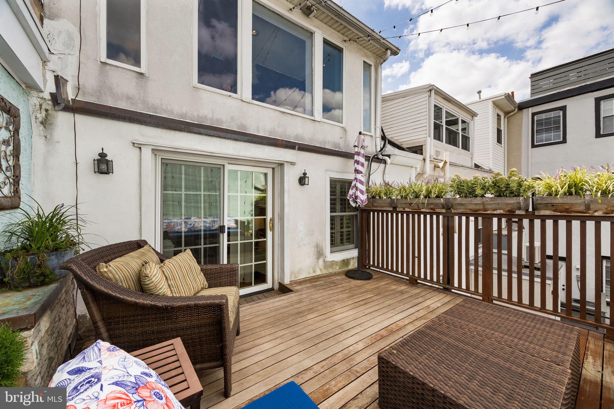 QUEEN VILLAGE - Residential