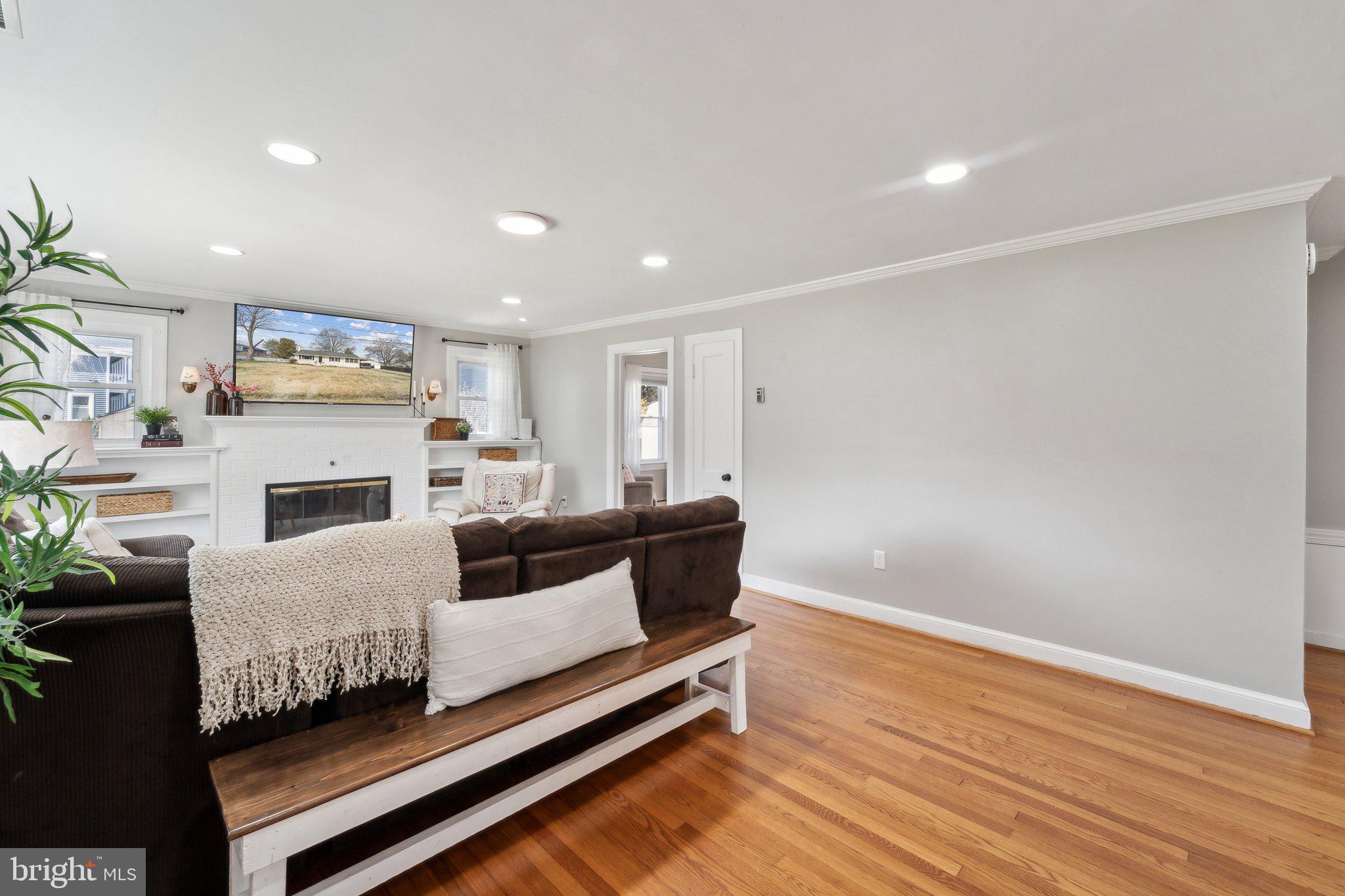 HUTCHISON - Residential