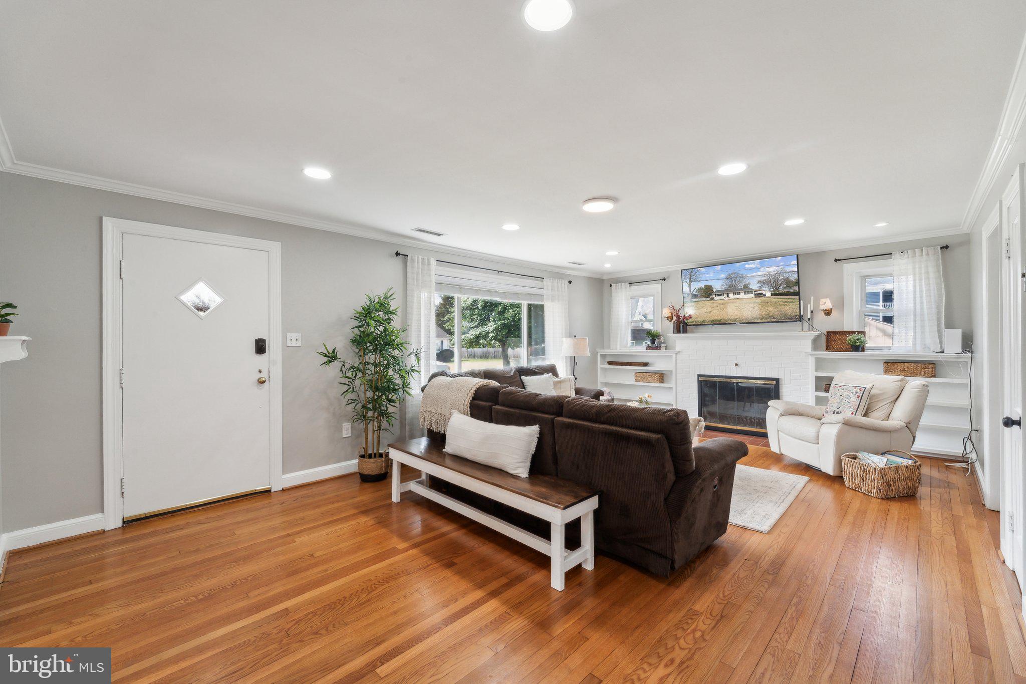 HUTCHISON - Residential