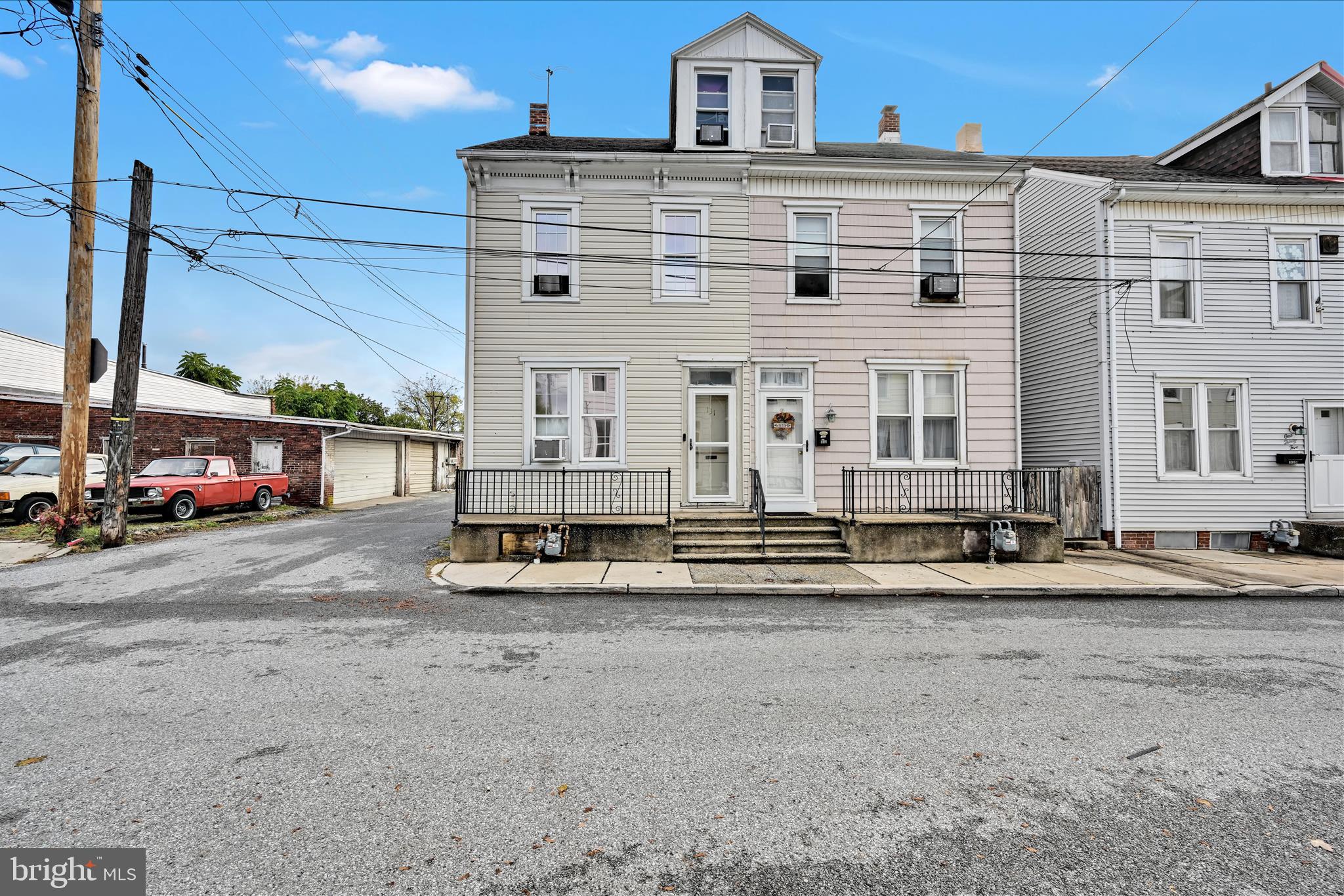 131 N CEDAR STREET