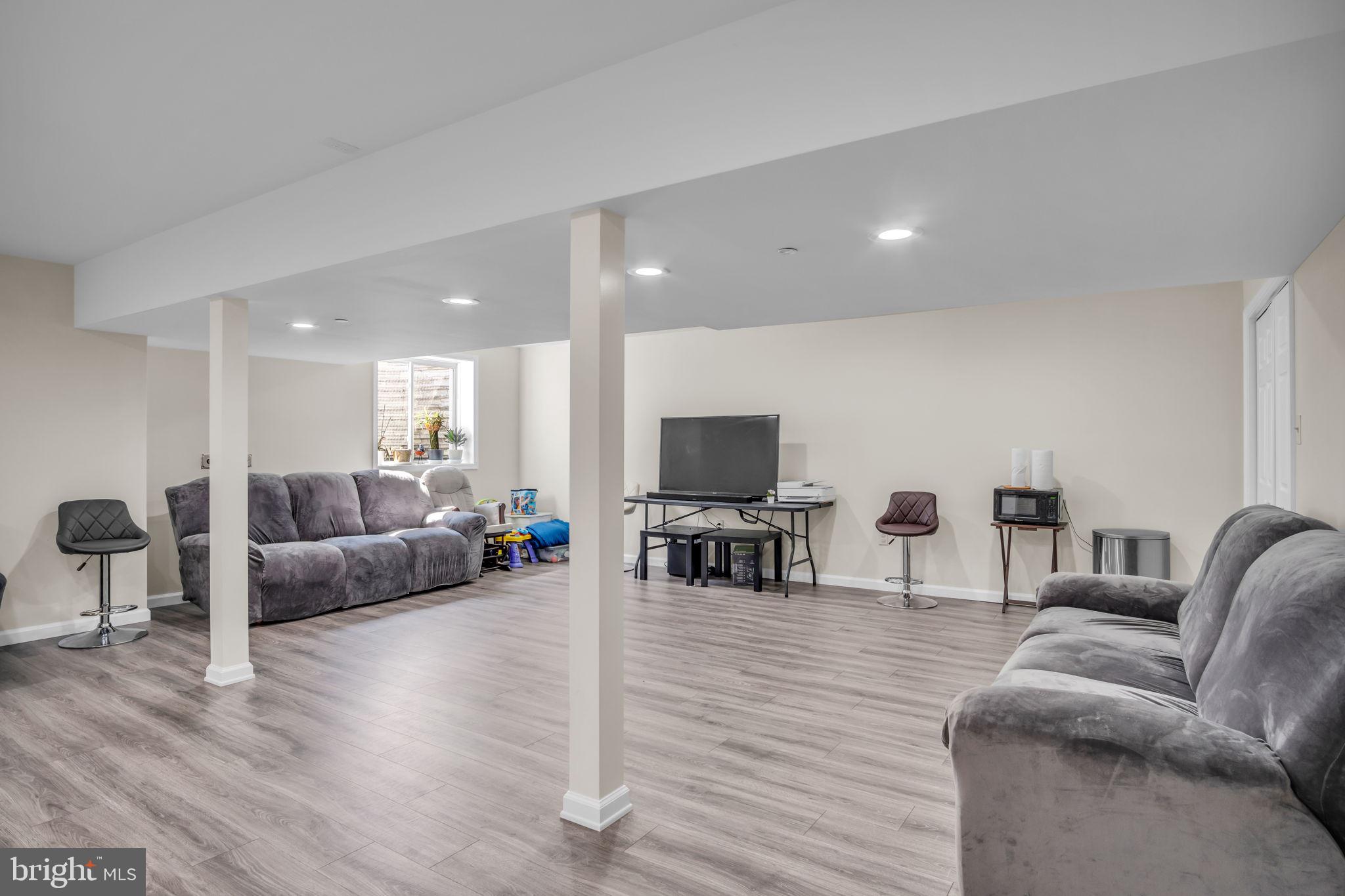 HANBURY COURT - Residential