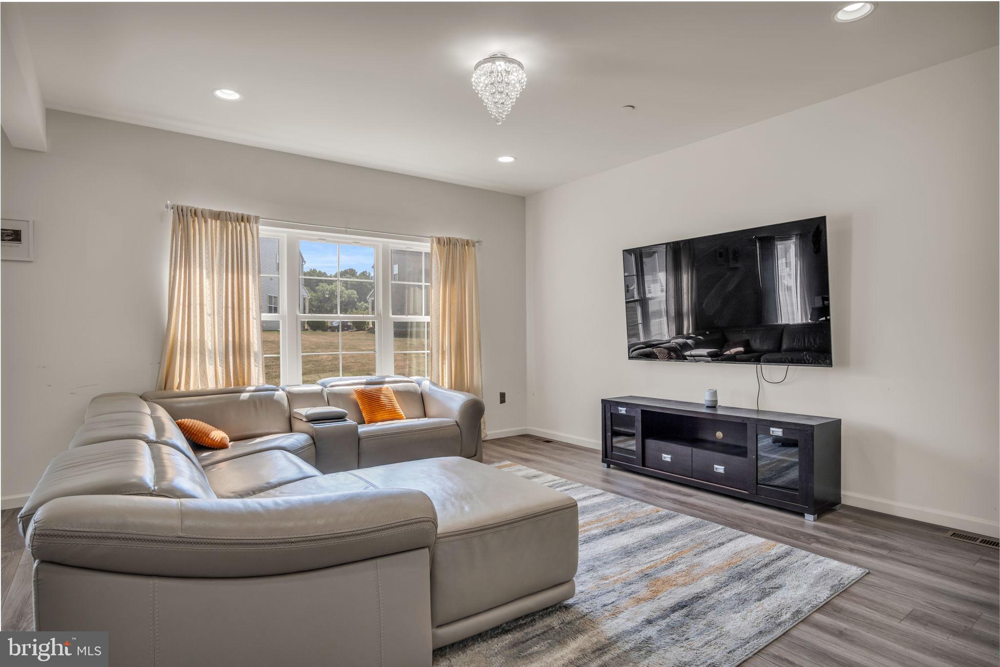 HANBURY COURT - Residential