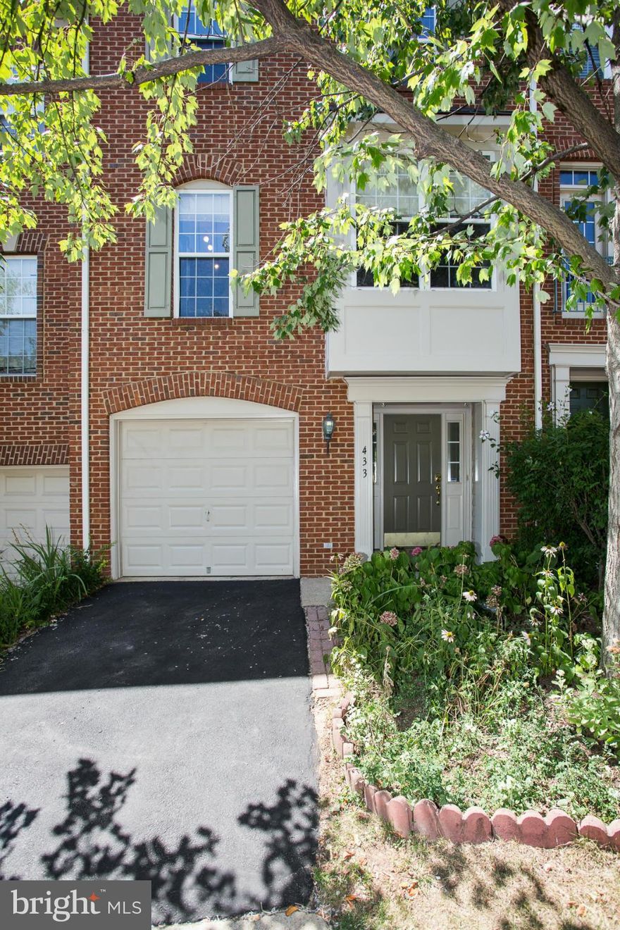 Price reduced Great location, fresh new paint and carpets next to van dorn metro close to 395,495,95 right in Alexandria priced to sell motivated seller must see.