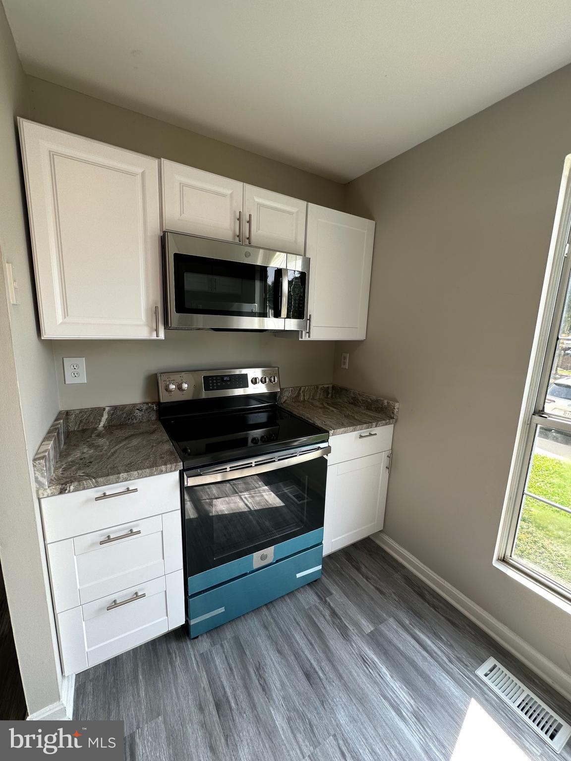 ADDISON WOODS - Residential Lease