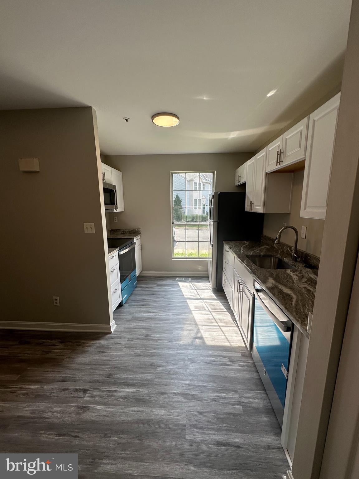 ADDISON WOODS - Residential Lease