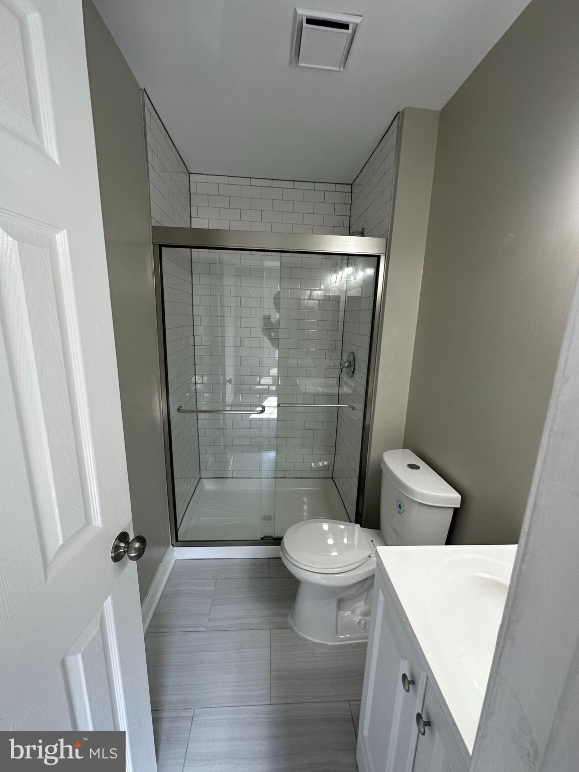 ADDISON WOODS - Residential Lease