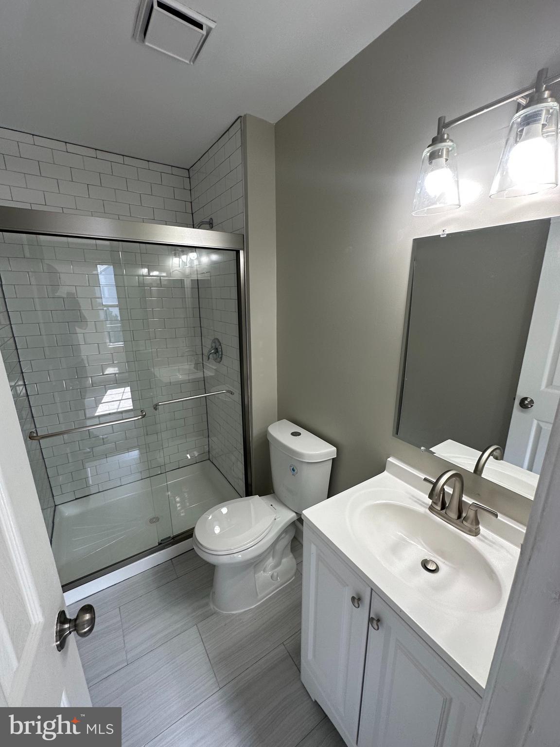 ADDISON WOODS - Residential Lease