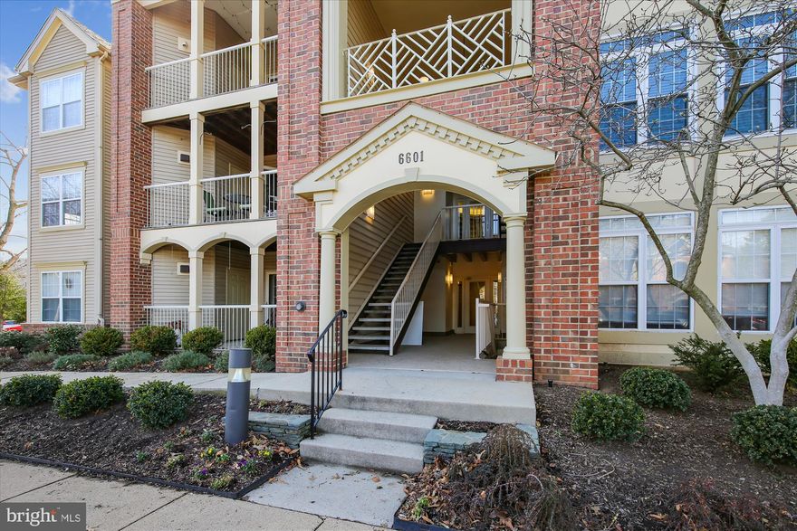 This wonderful, light filled 2 bedroom, 2 bathroom, end-unit condo with a sunroom has a fantastic open floor plan featuring a completely updated kitchen with brand new stainless steel Samsung appliances (2022), granite counter tops, tile backsplash, and breakfast bar. The living room has gleaming, waterproof, laminate wood plank flooring (2020), a gas fireplace with built-in shelving, and recessed lighting (2022).  The large primary bedroom has a custom walk-in closet and new plush carpet (2022). The primary bath features a new double vanity, mirrors and fixtures, separate shower and soaking tub. Full-sized in-unit washer (2016) and dryer (2019).  New light fixtures throughout, water heater replaced in 2019, windows refreshed with new glass, balances and latches (2022), extra storage in the basement, and much more!!  Tons of Island Creek community amenities including swimming pools, tennis and basketball courts, fishing pond, and tot lots. Perfect location for commuting with easy access to the Springfield Metro, Fairfax County Parkway, and 95/495. Close to shopping, restaurants, and theaters. This one will go quickly.