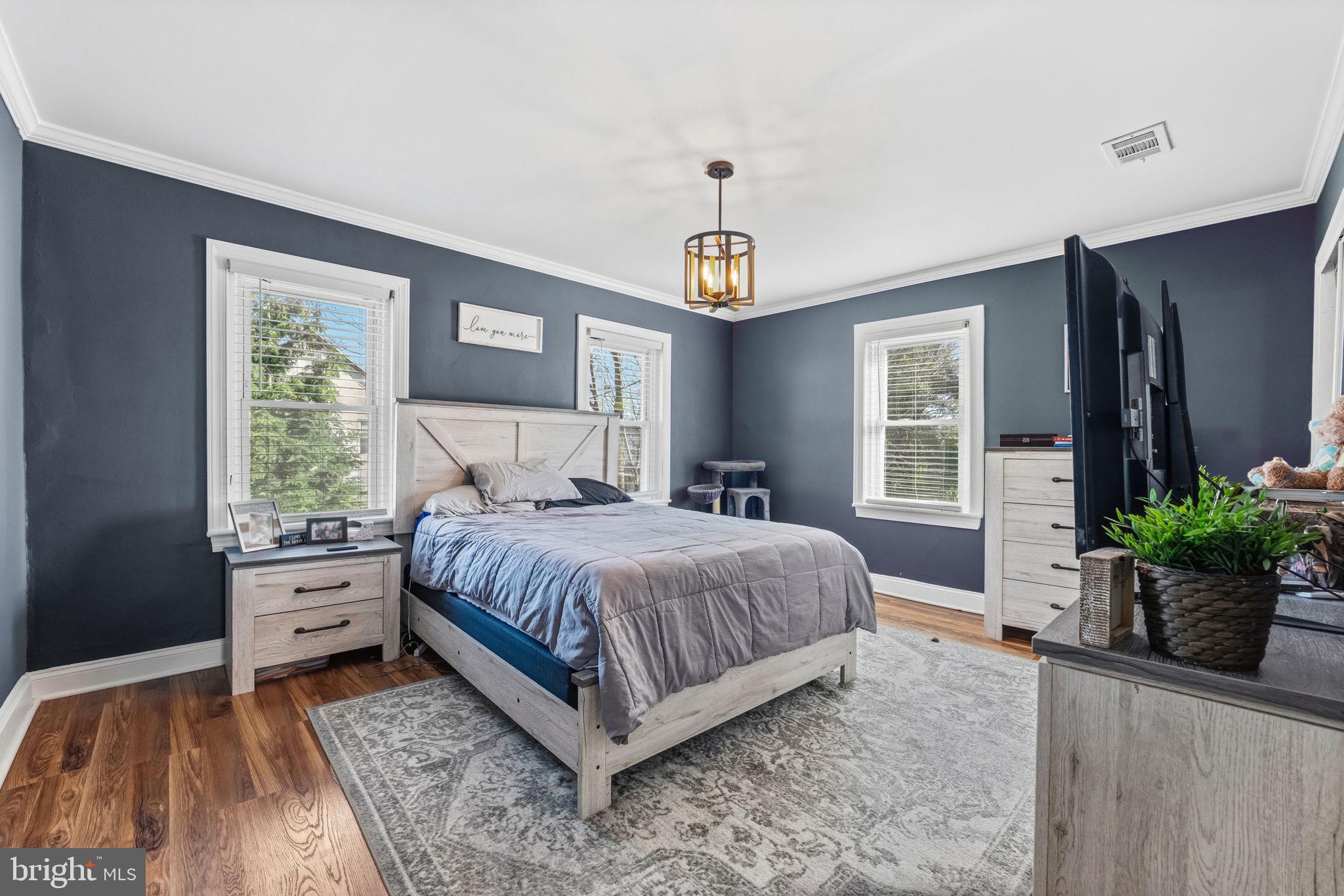 CLIFTON HEIGHTS - Residential