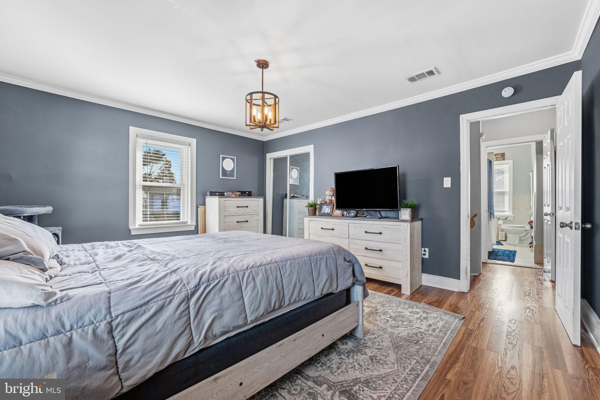 CLIFTON HEIGHTS - Residential