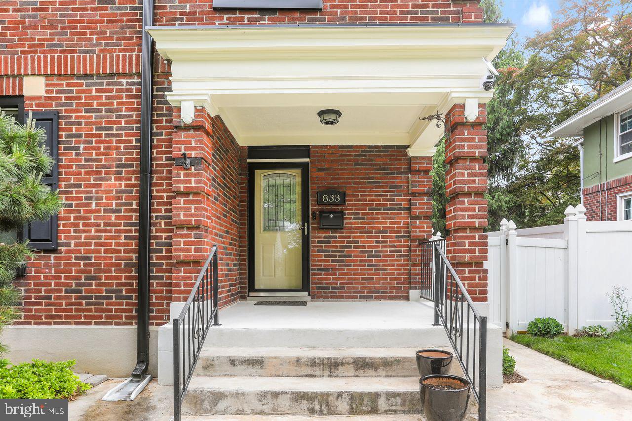 833 ARLINGTON ROAD