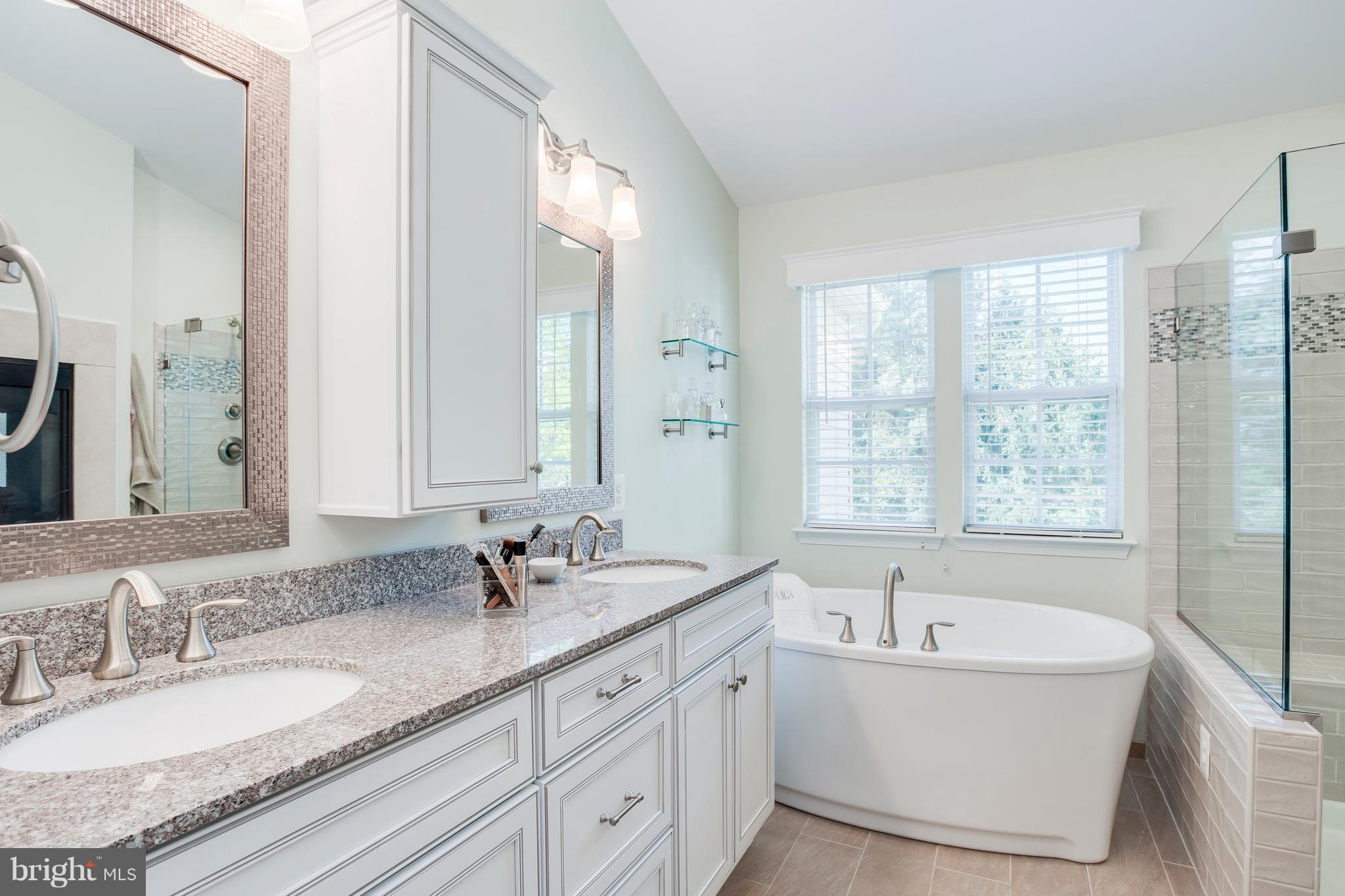 COLLEGE HILLS - Residential