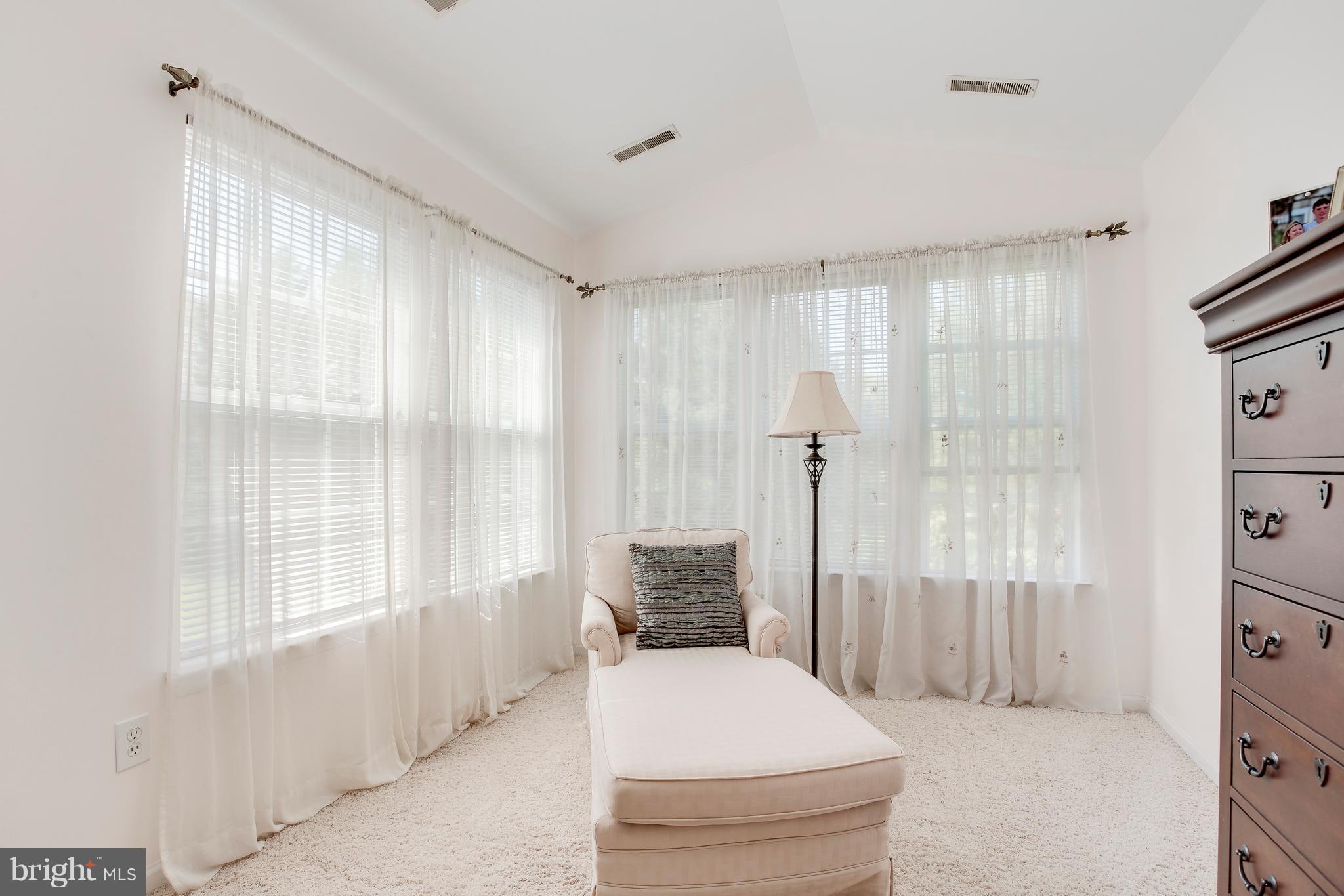 COLLEGE HILLS - Residential