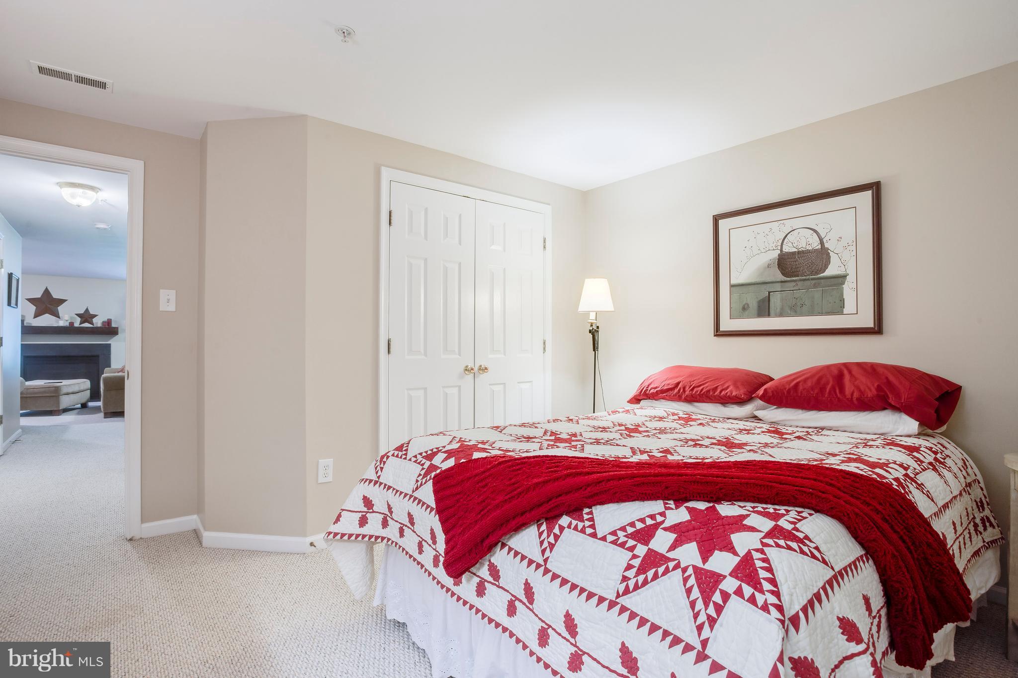 COLLEGE HILLS - Residential