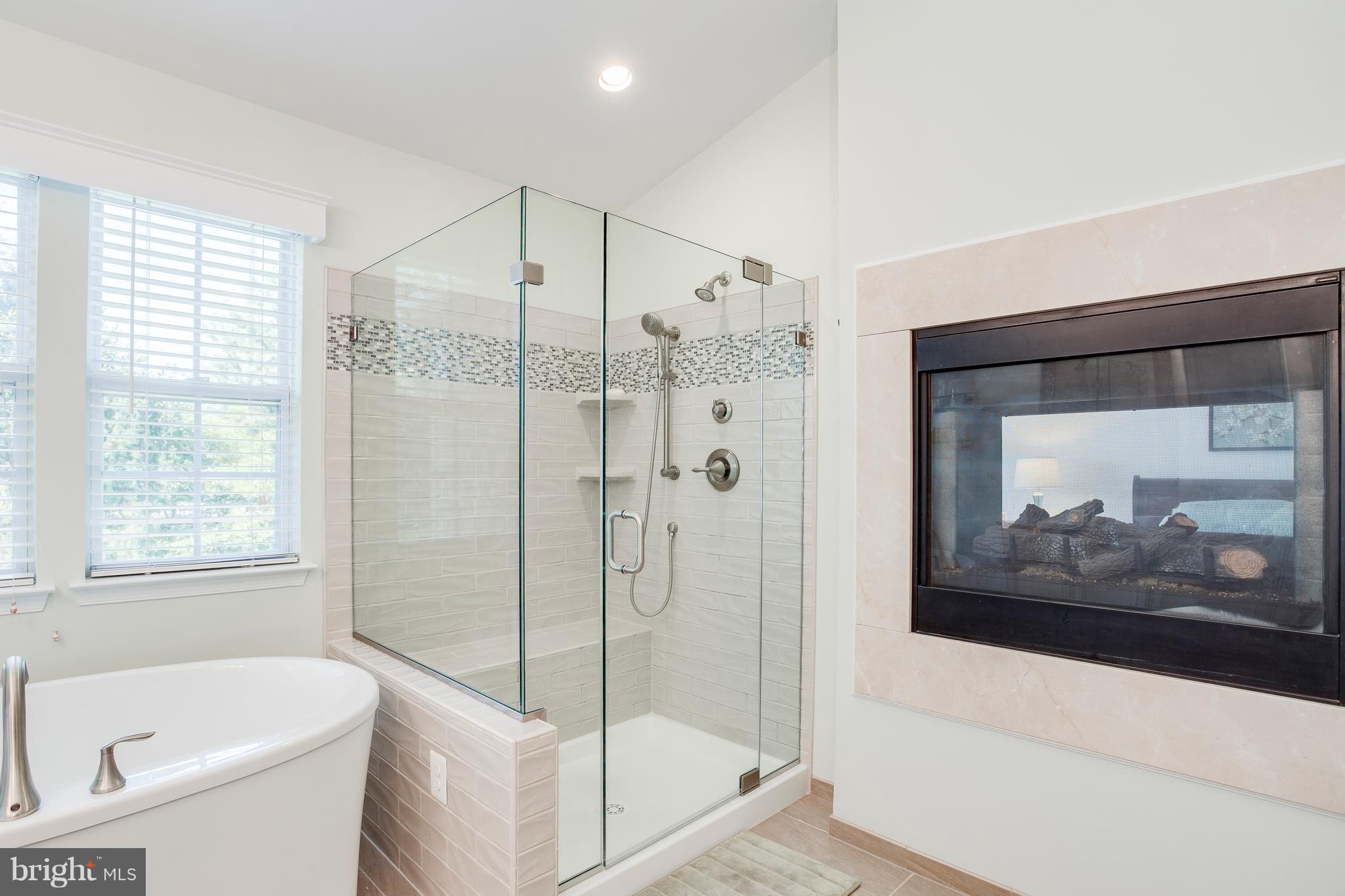 COLLEGE HILLS - Residential