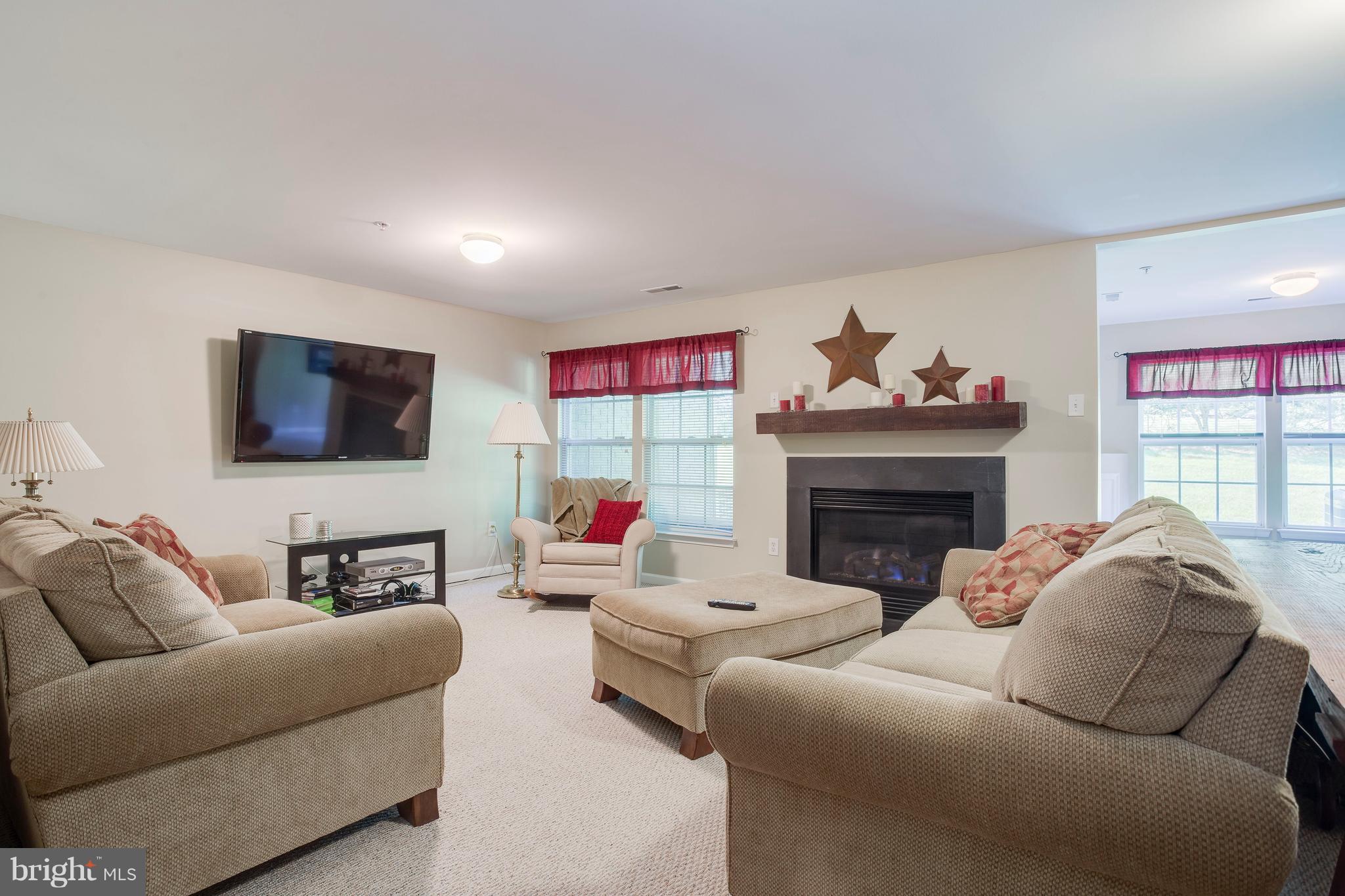 COLLEGE HILLS - Residential