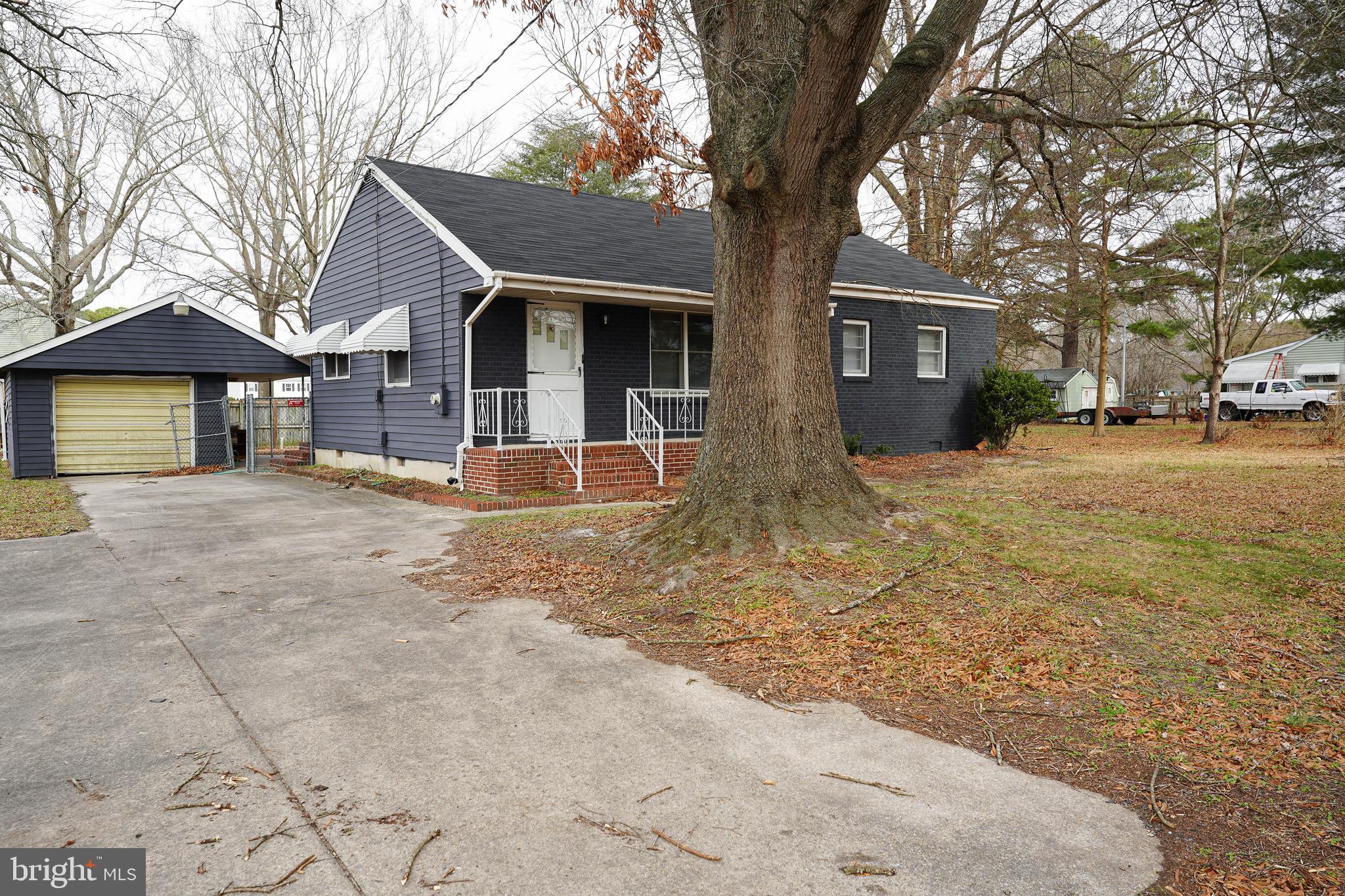 MOSS HILL ACRES - Residential