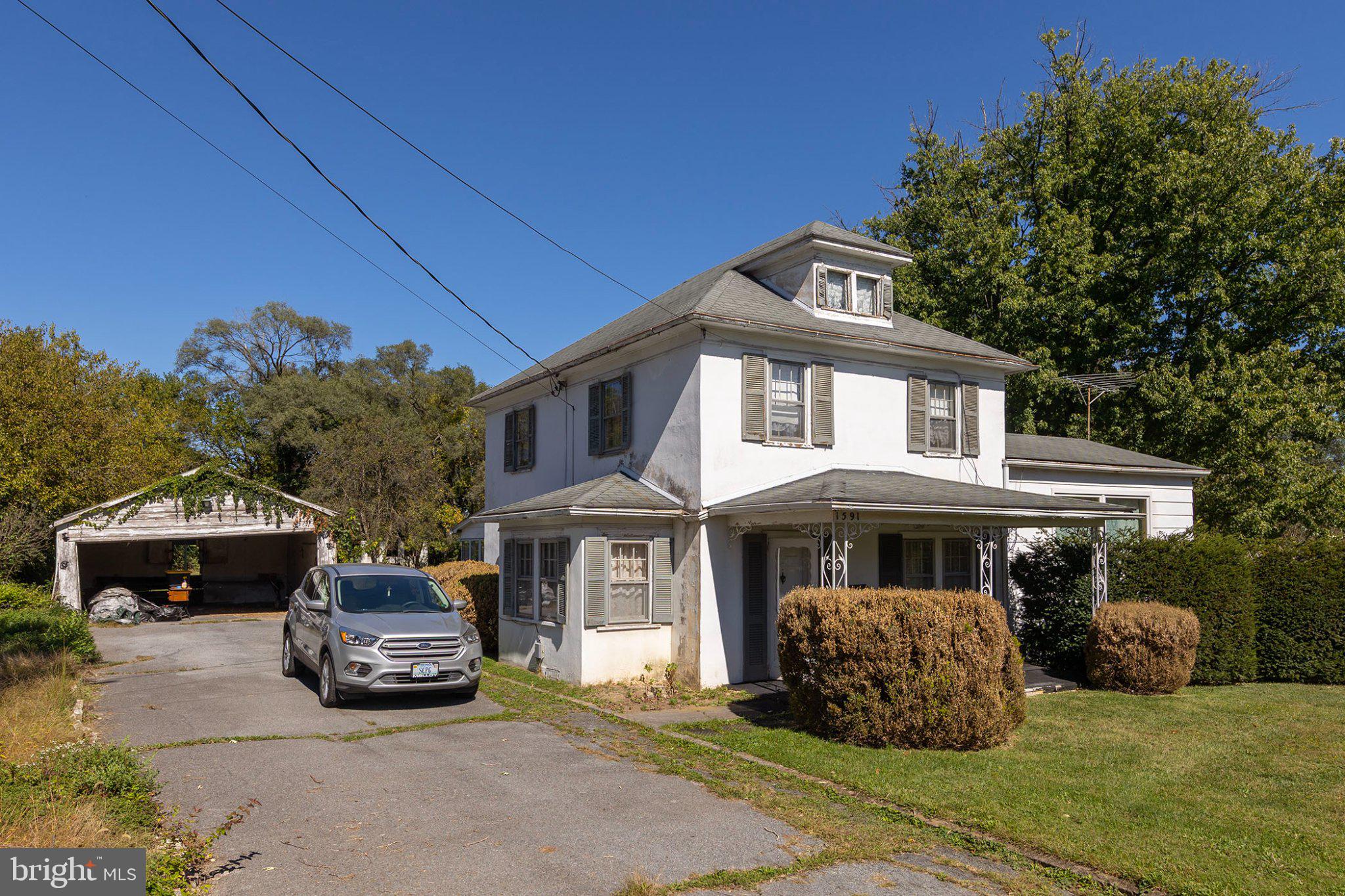 1591 WOODSTOCK LANE