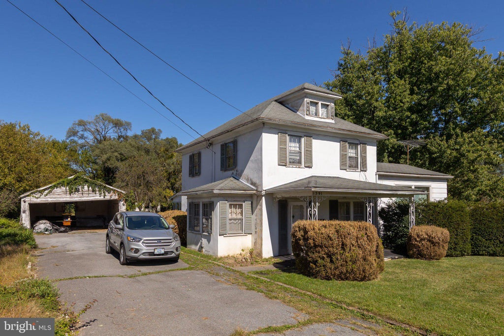 Photo of 1591 Woodstock Lane, WINCHESTER, VA 22602 (MLS # VAFV2045346)