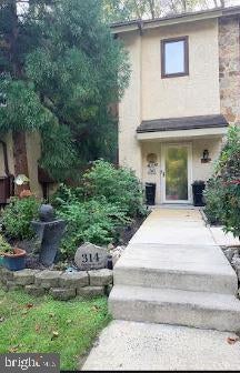 Townhouse For Sale - 314 Westbriar Drive<br/> Delaware County, MEDIA, PA 19063