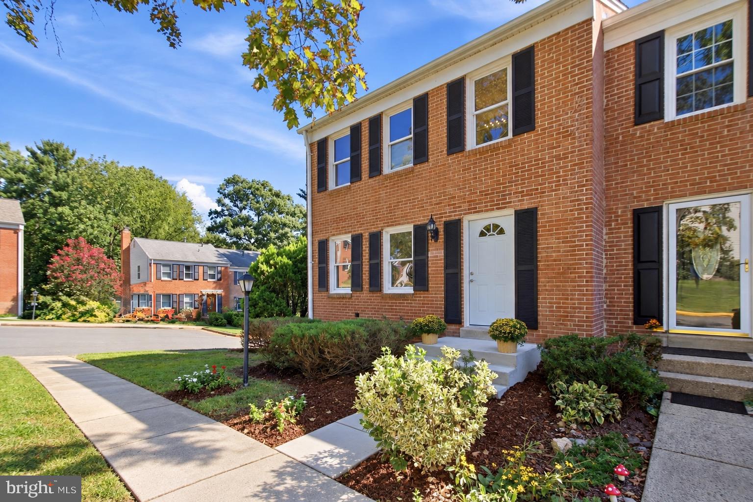 9424 GOSHEN LANE