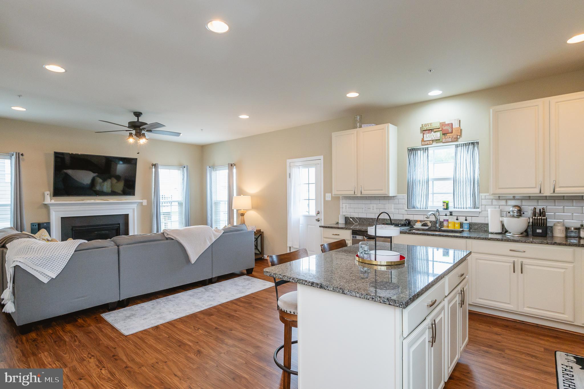 RENAISSANCE SQUARE - Residential