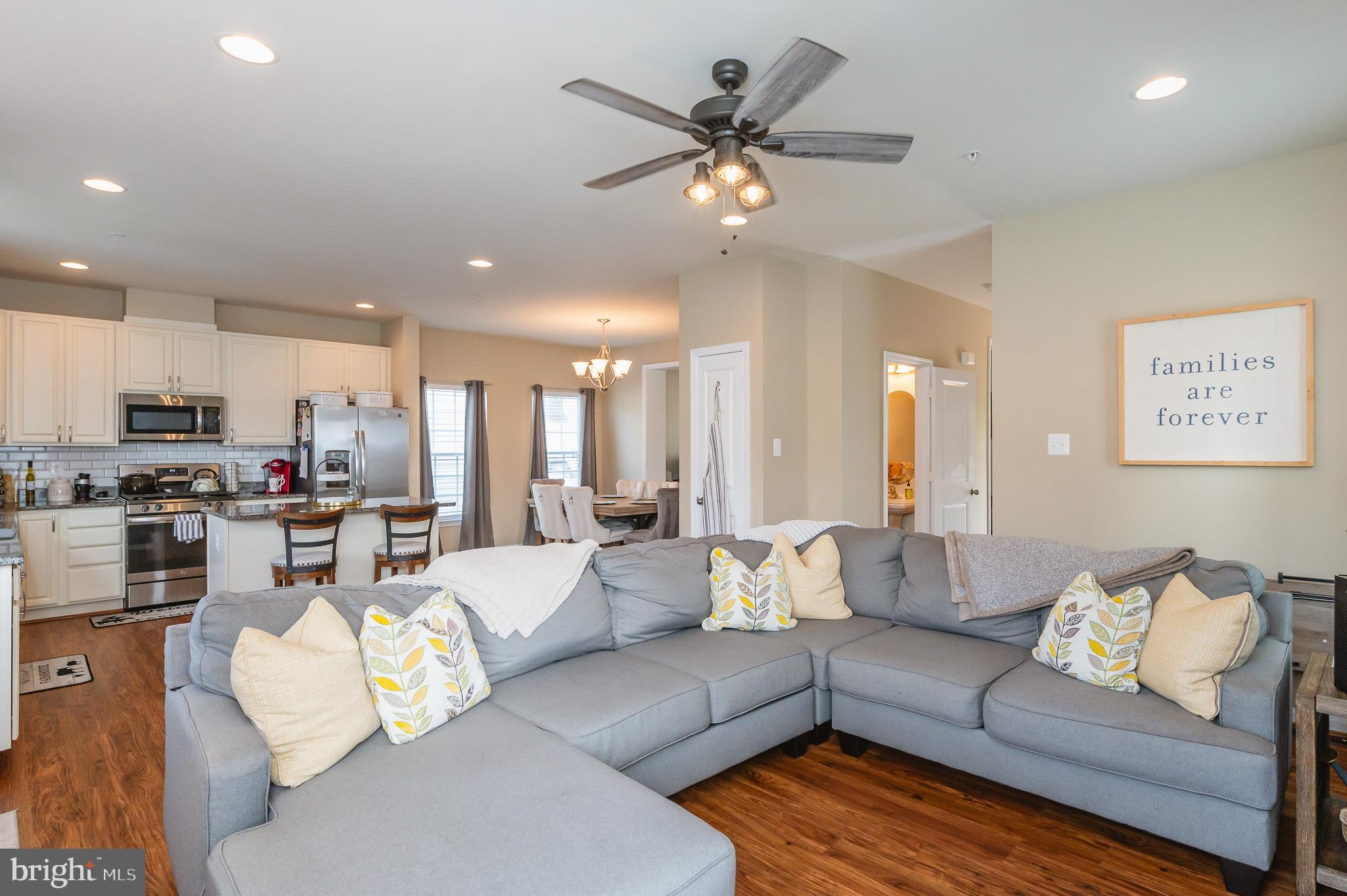 RENAISSANCE SQUARE - Residential