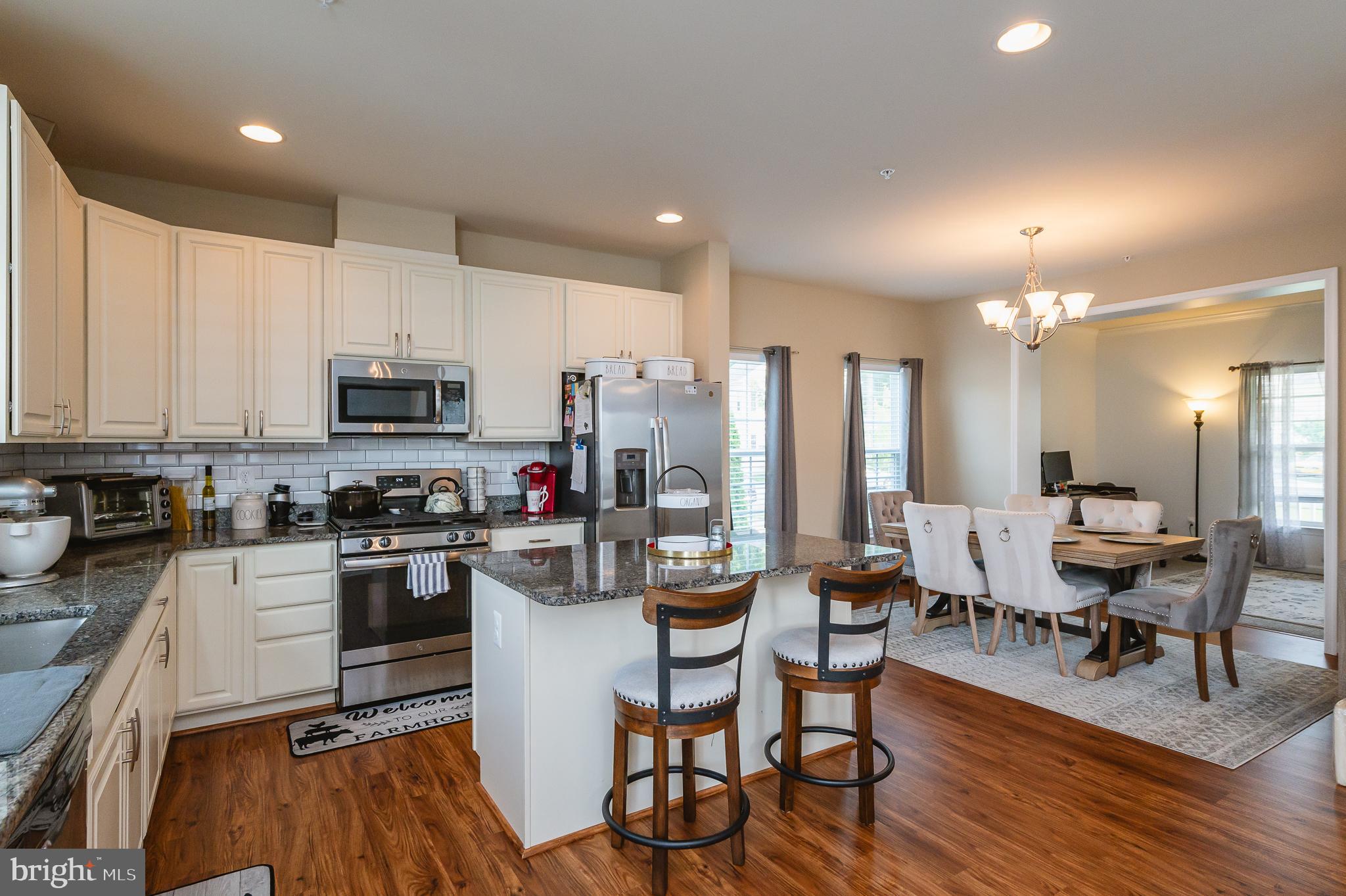 RENAISSANCE SQUARE - Residential