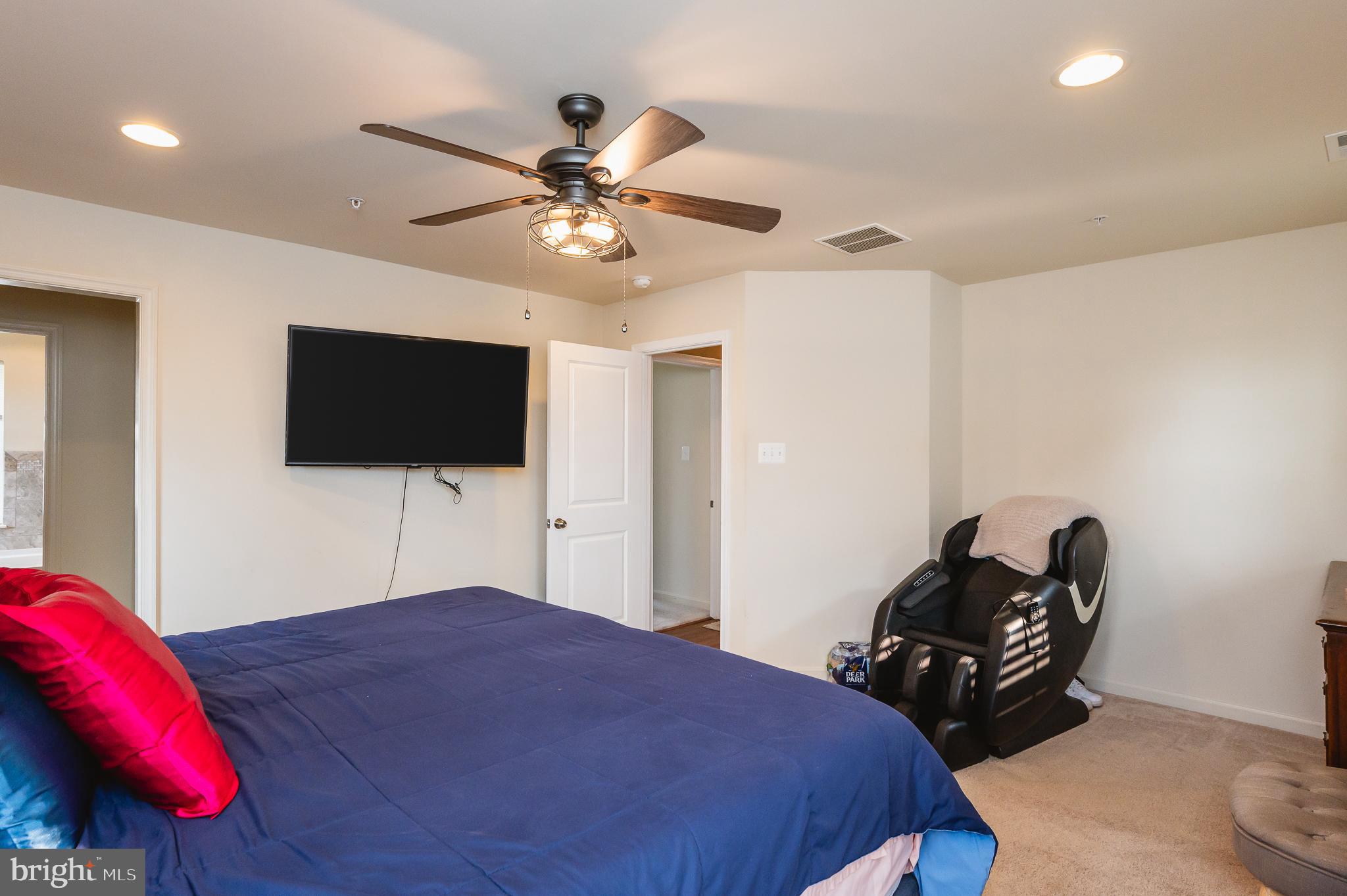 RENAISSANCE SQUARE - Residential