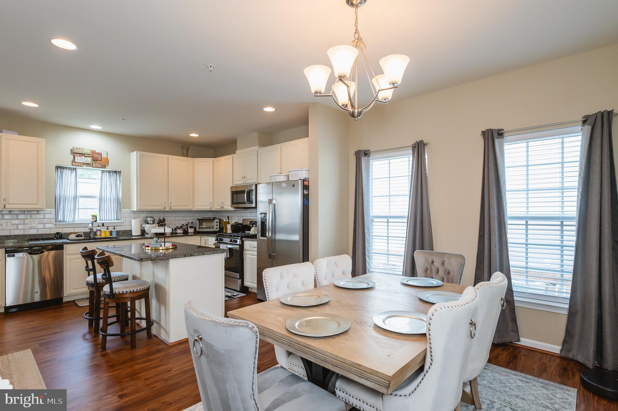 RENAISSANCE SQUARE - Residential